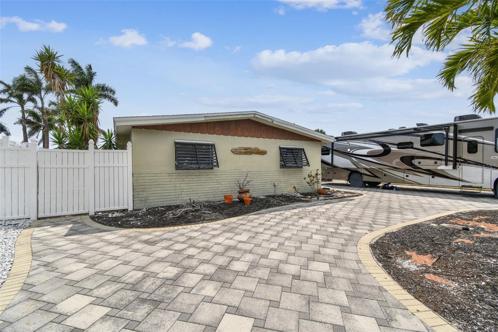 Image 3 of 74 For 11340 5th Street E