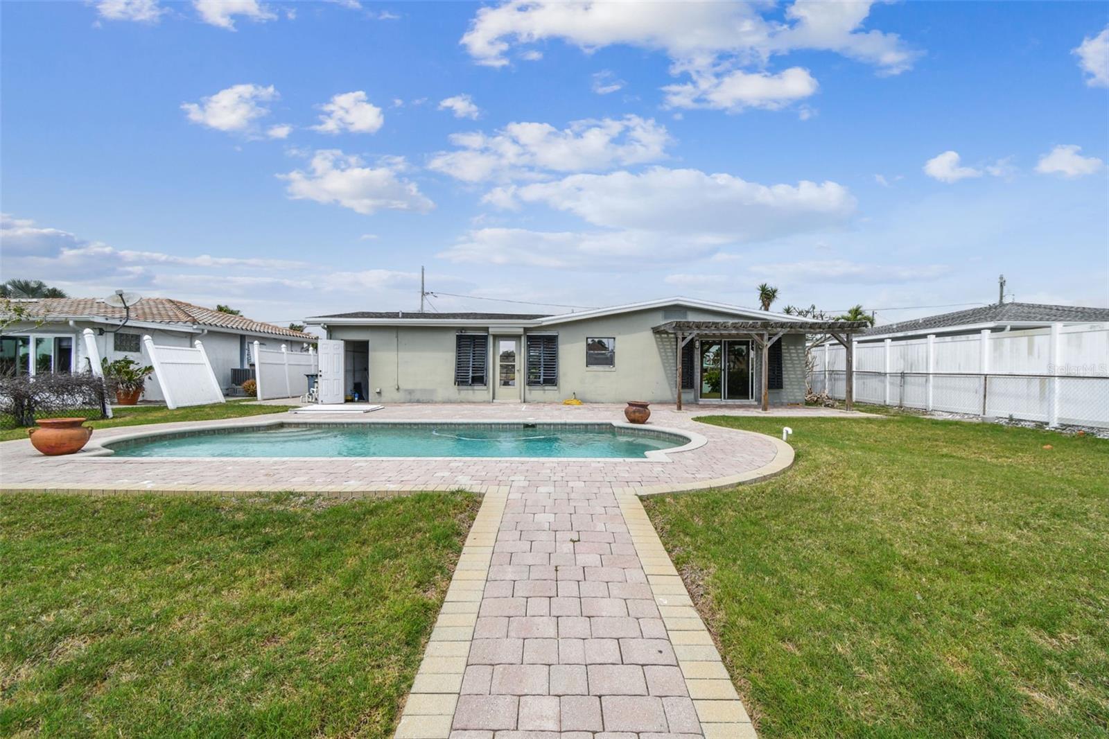 Image 9 of 74 For 11340 5th Street E