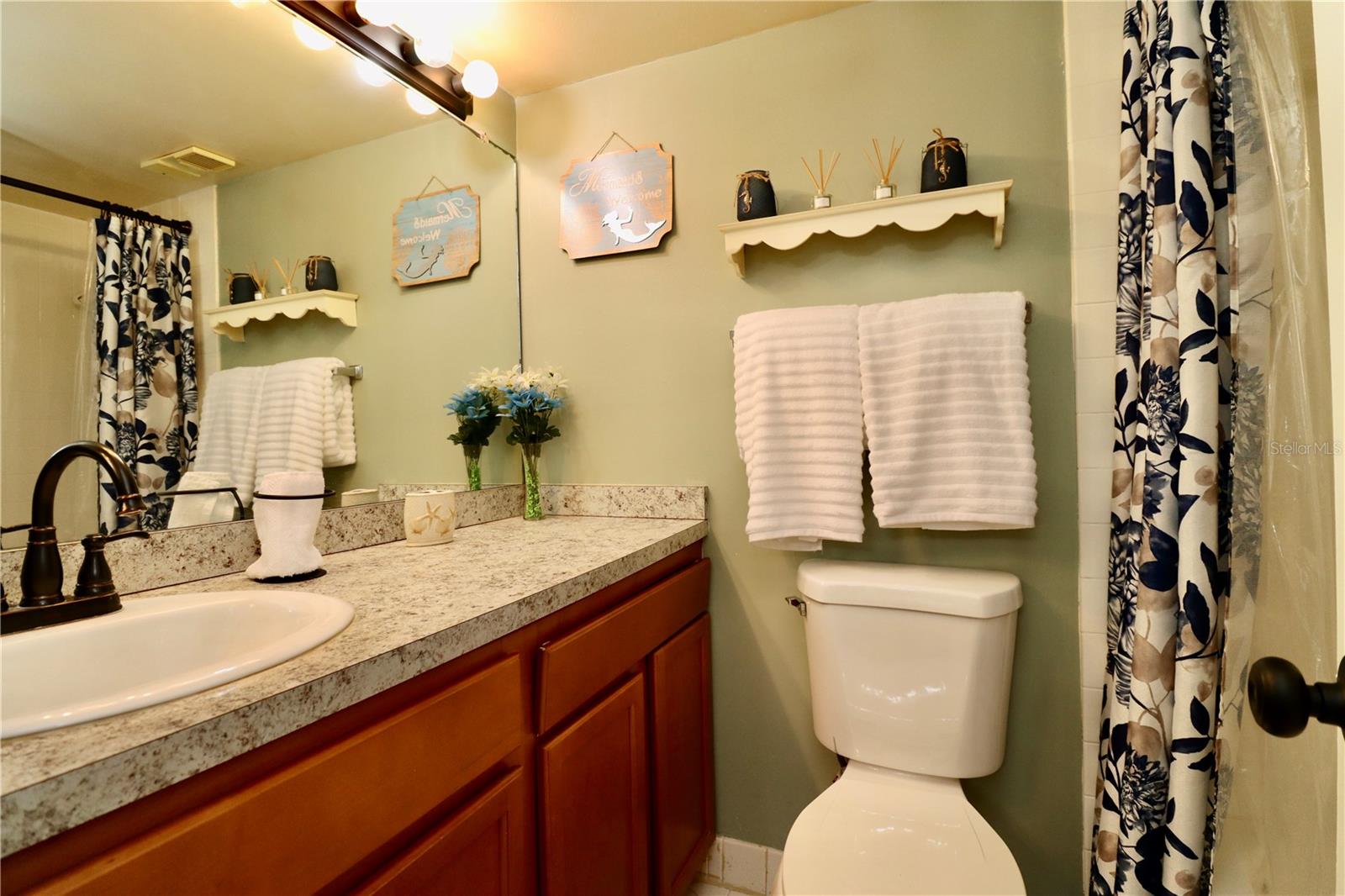 Image 15 of 34 For 2700 Cove Cay Drive 2b