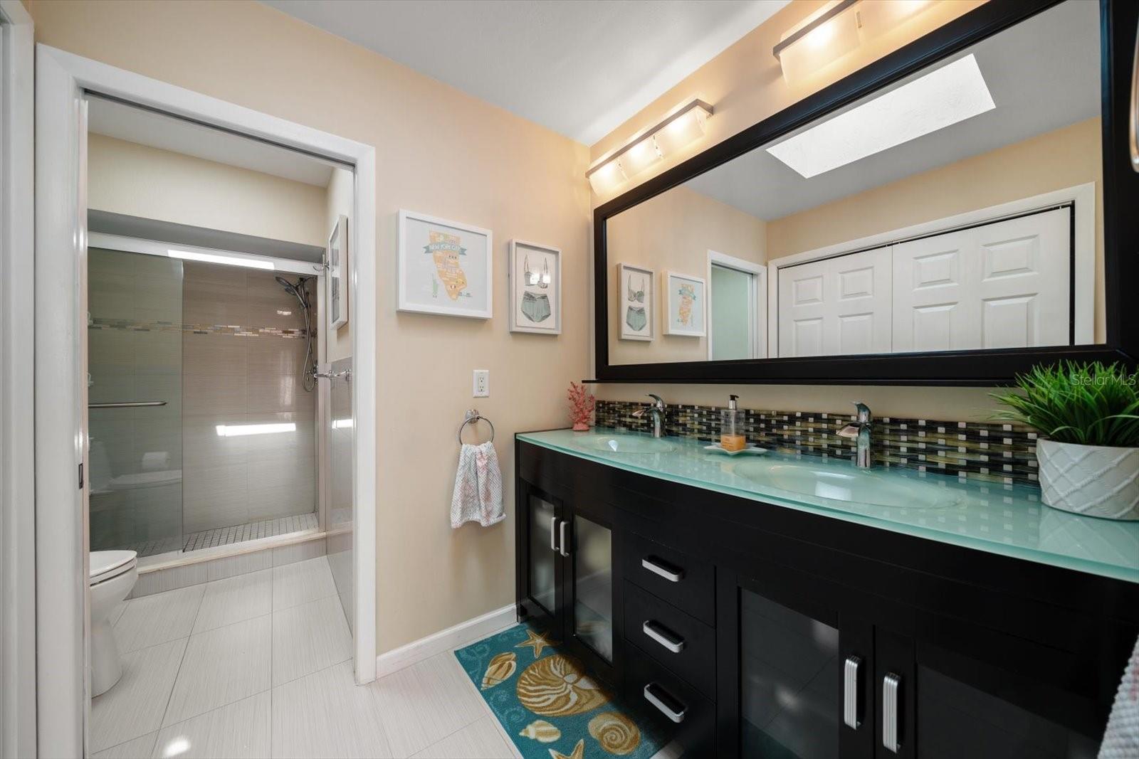 Image 3 of 35 For 2511 Bay Boulevard B