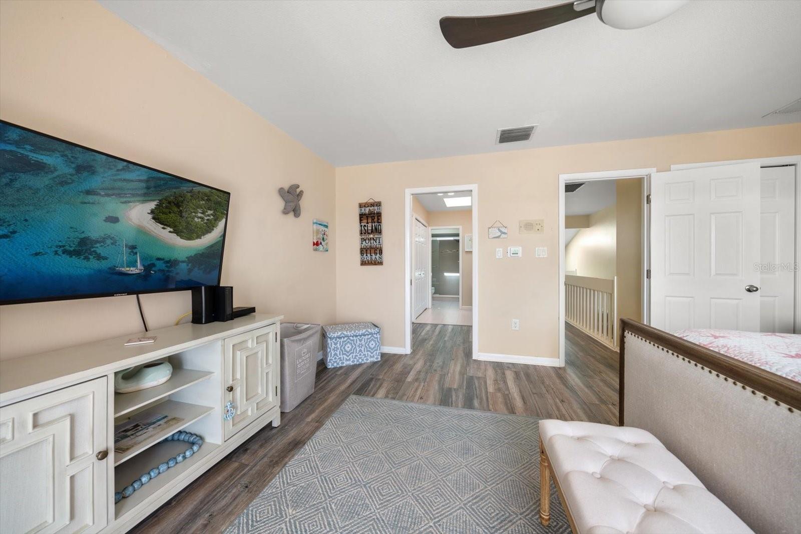 Image 4 of 35 For 2511 Bay Boulevard B
