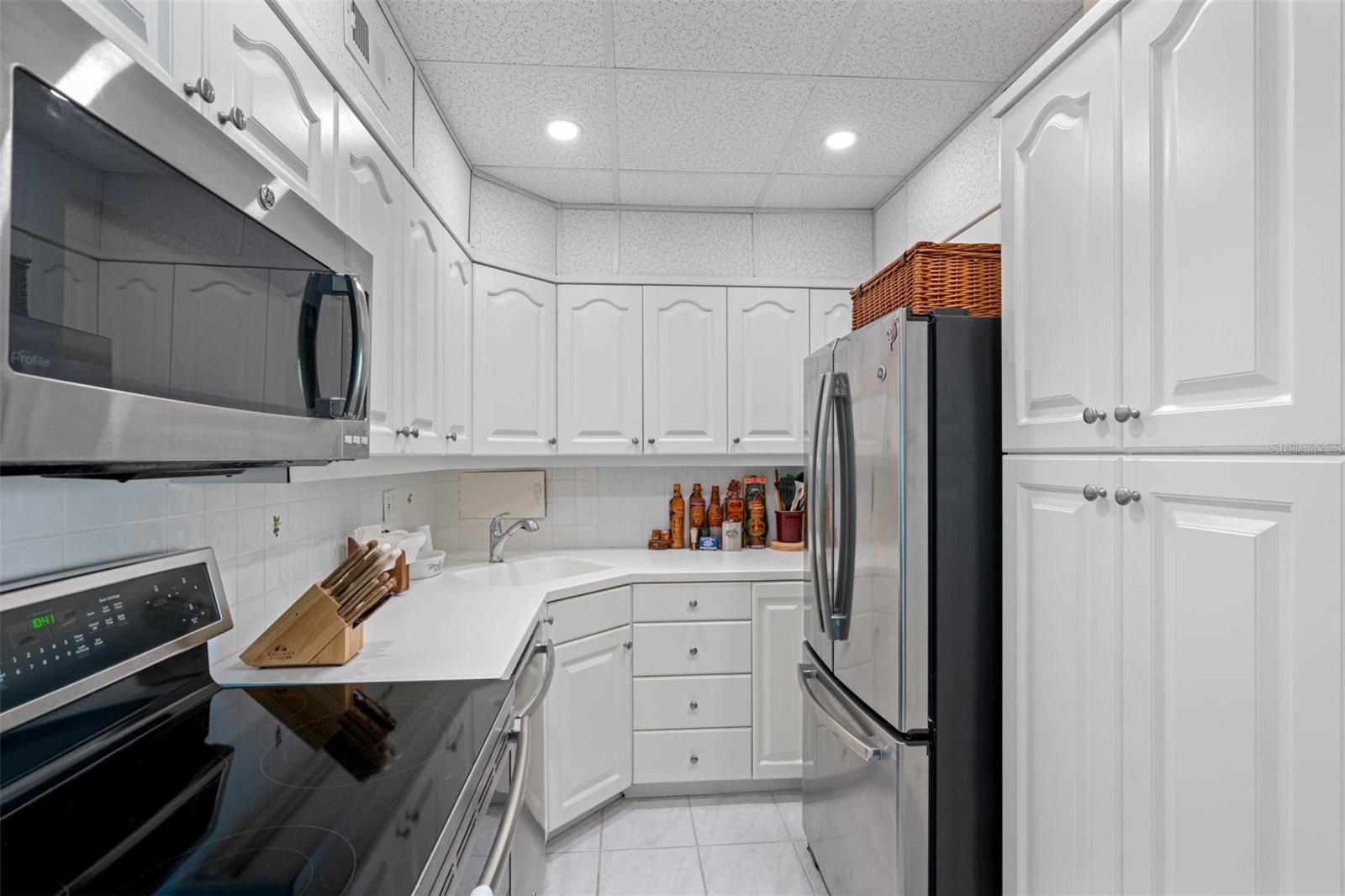 Image 15 of 60 For 31 Island Way 1507