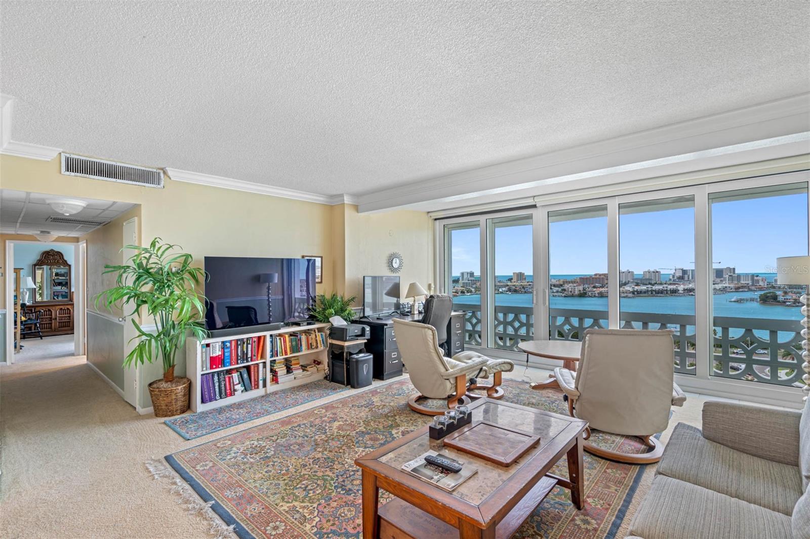 Image 16 of 60 For 31 Island Way 1507