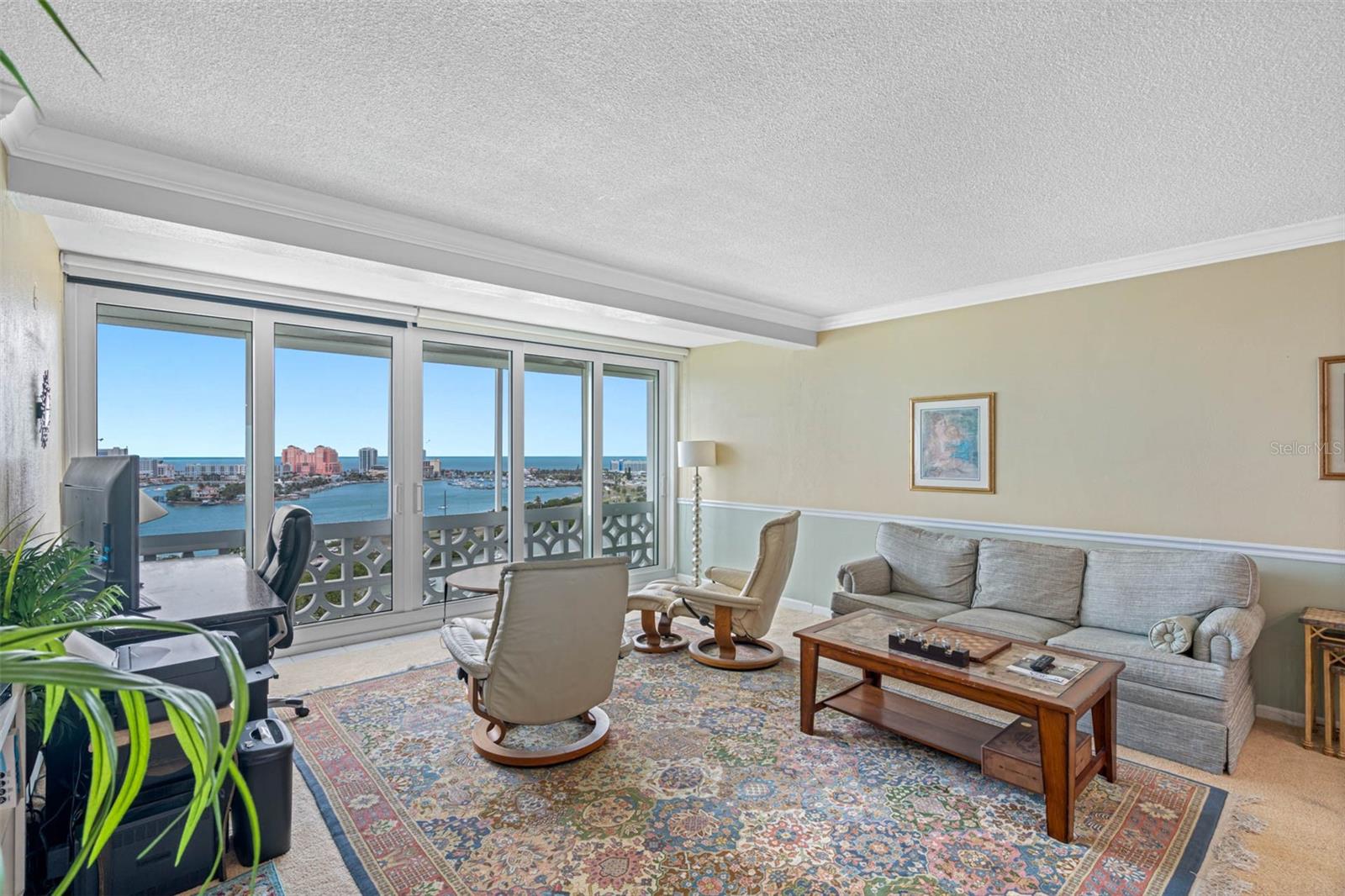 Image 17 of 60 For 31 Island Way 1507