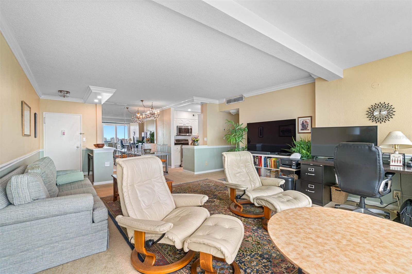 Image 20 of 60 For 31 Island Way 1507