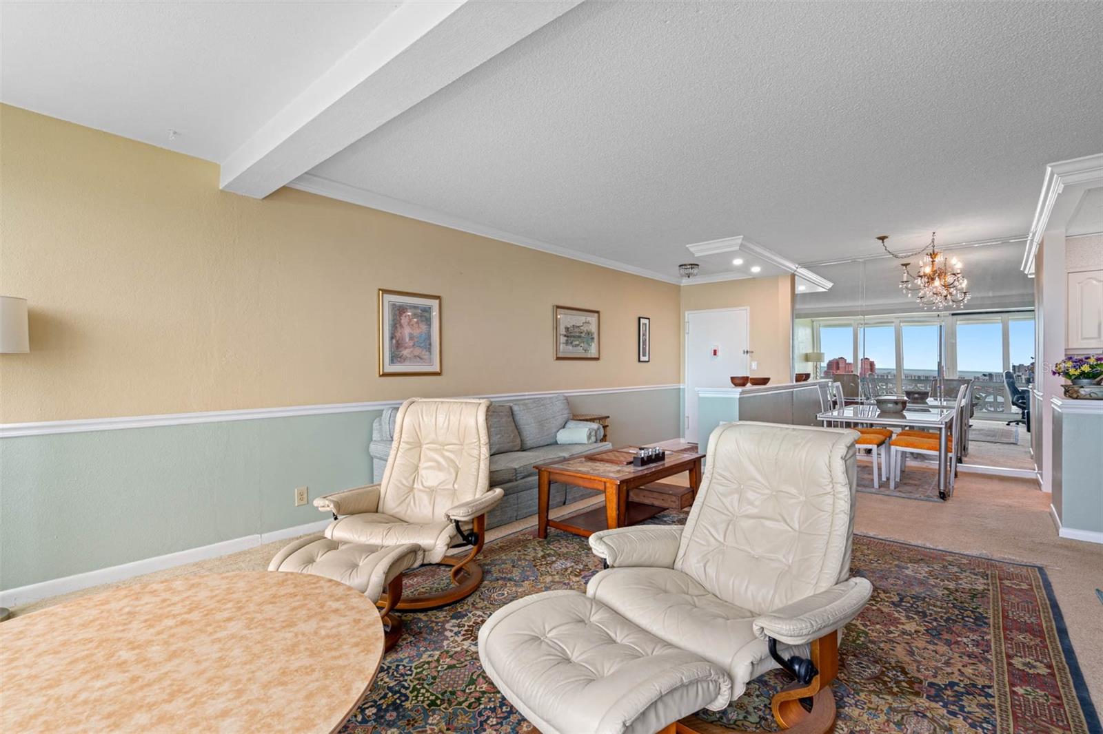 Image 21 of 60 For 31 Island Way 1507