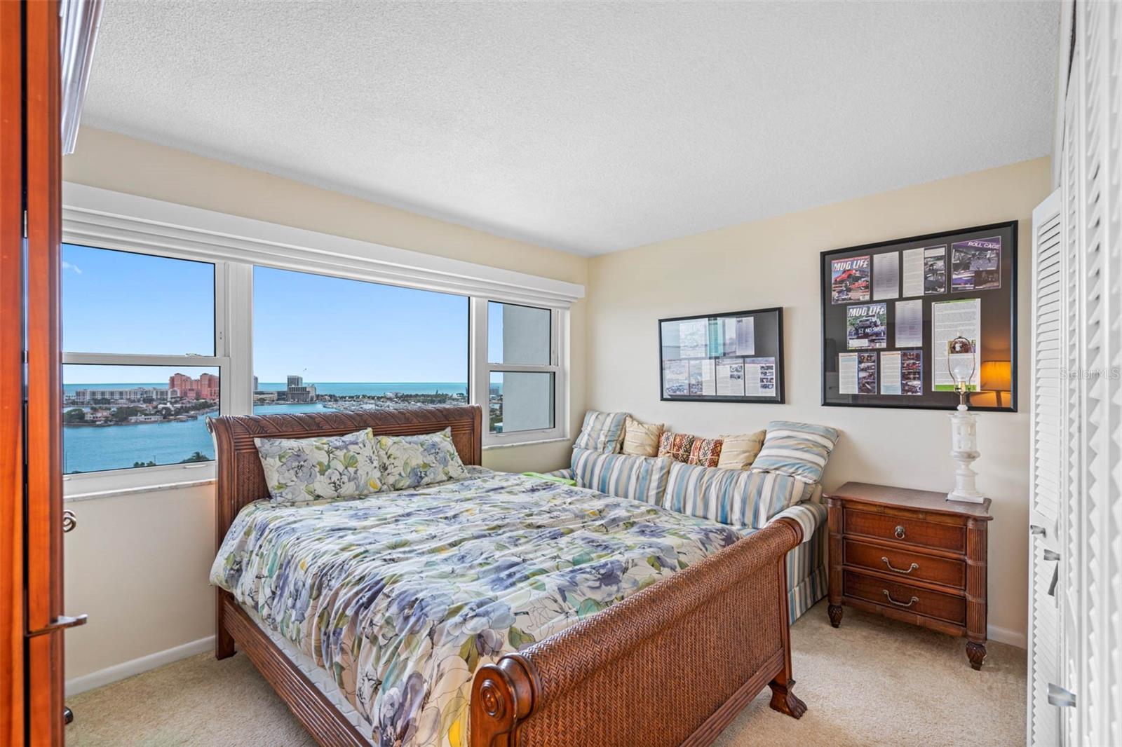 Image 23 of 60 For 31 Island Way 1507