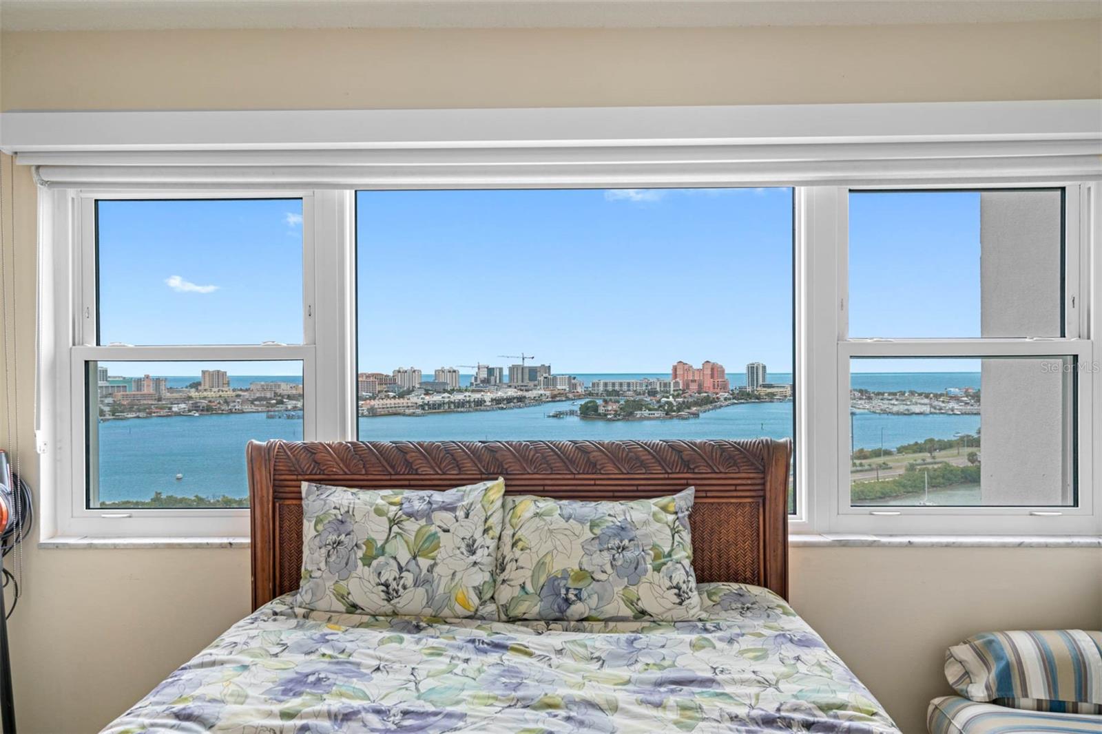 Image 24 of 60 For 31 Island Way 1507