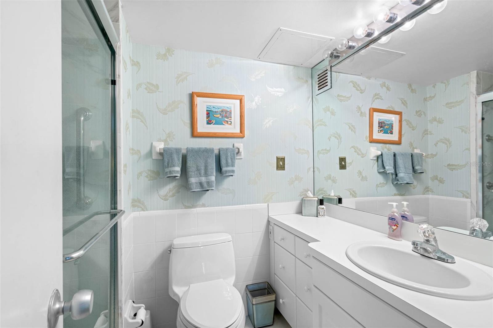 Image 30 of 60 For 31 Island Way 1507