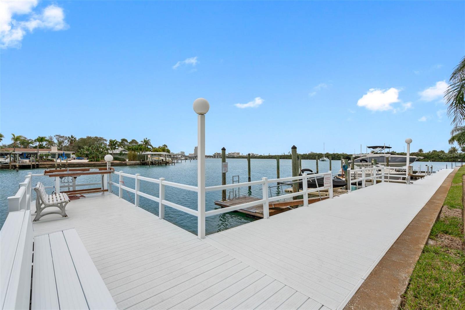 Image 33 of 60 For 31 Island Way 1507