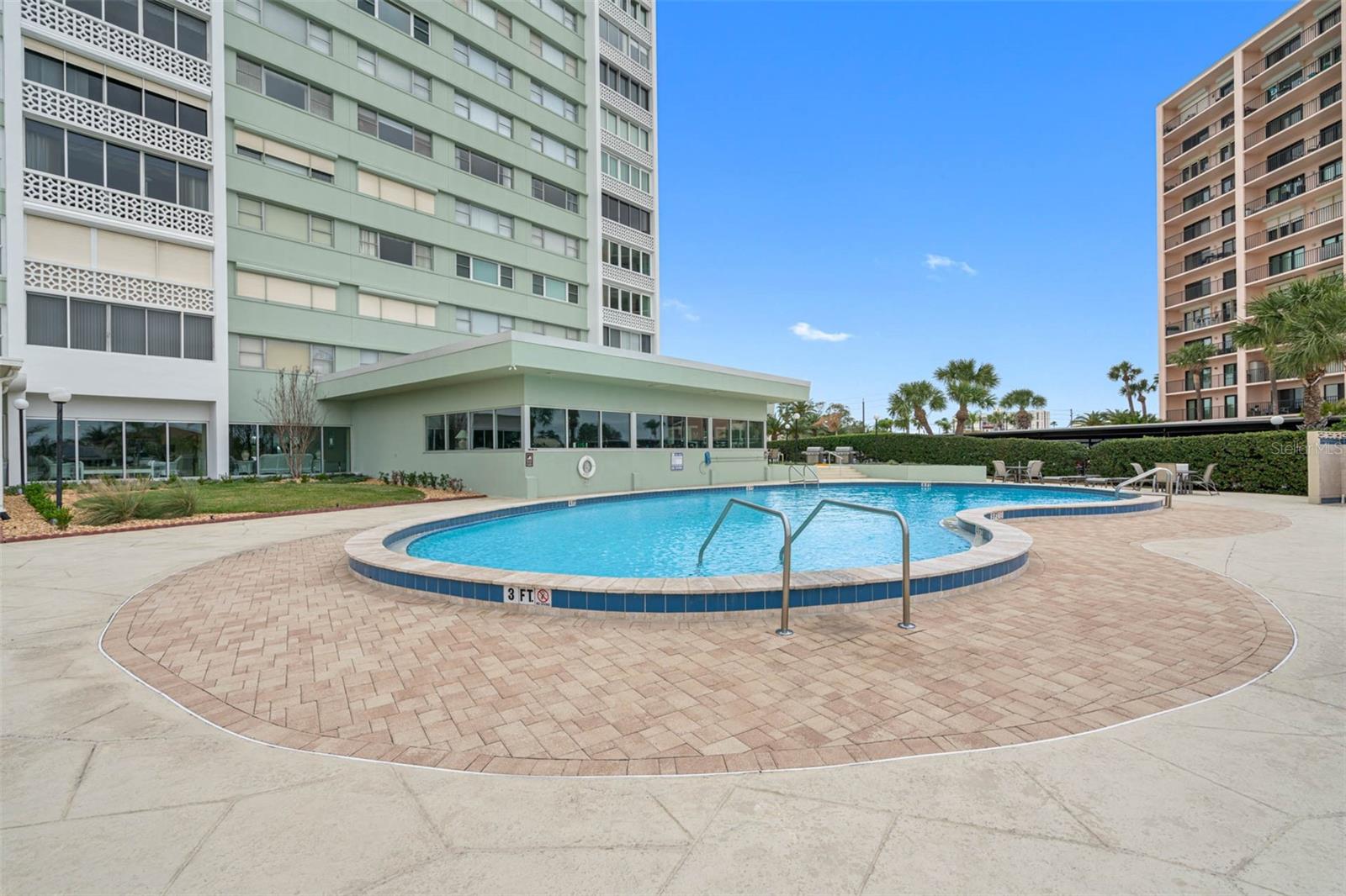 Image 34 of 60 For 31 Island Way 1507