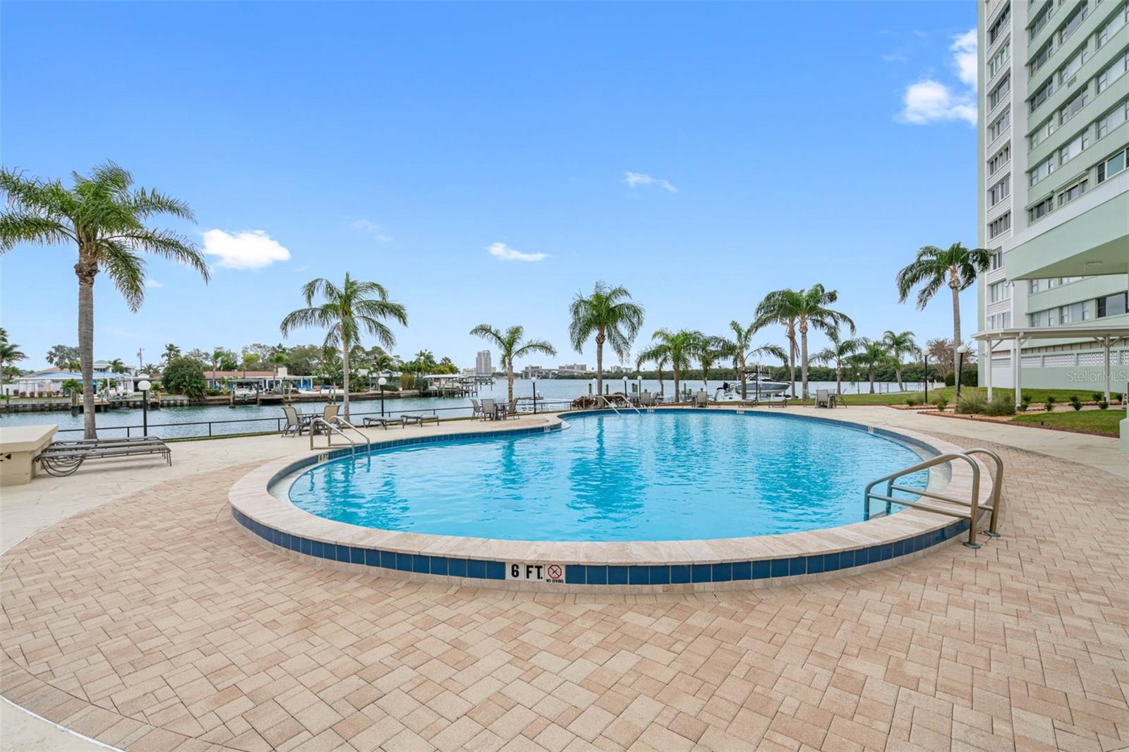 Image 4 of 60 For 31 Island Way 1507