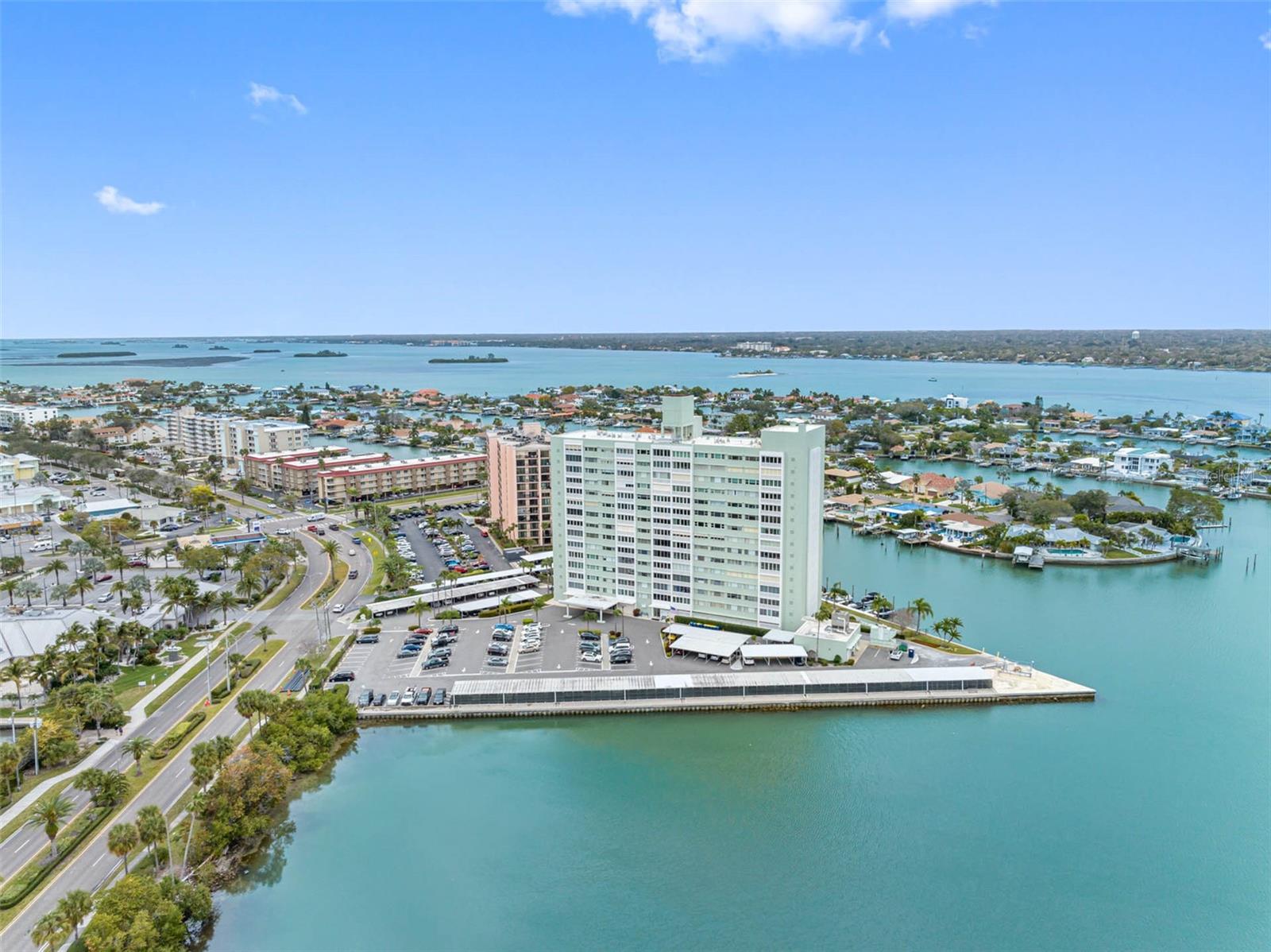 Image 40 of 60 For 31 Island Way 1507