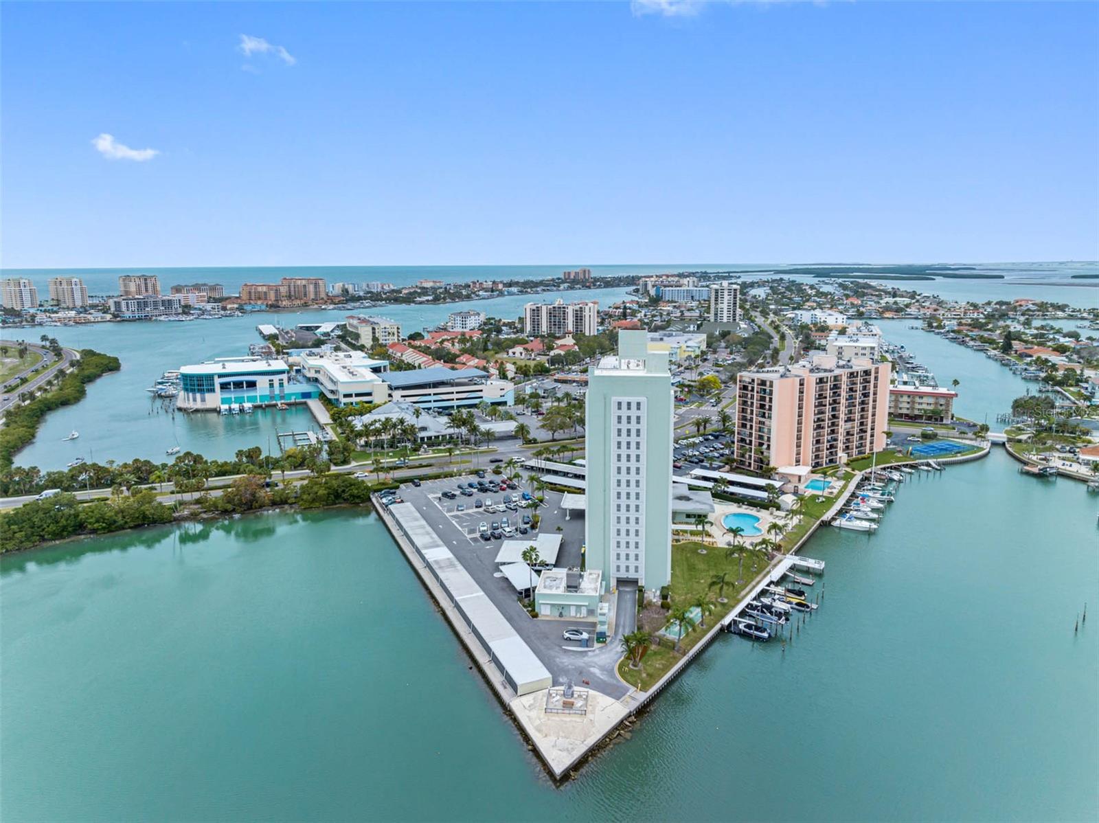 Image 43 of 60 For 31 Island Way 1507