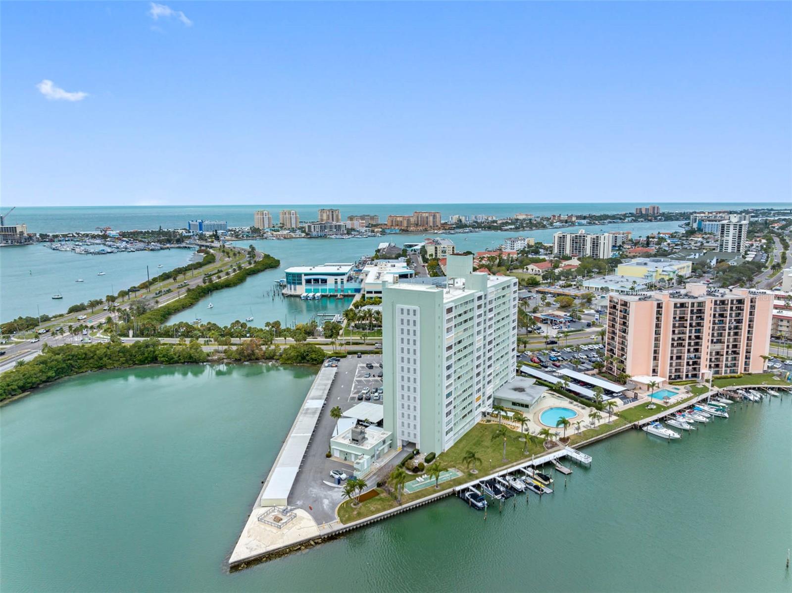 Image 44 of 60 For 31 Island Way 1507