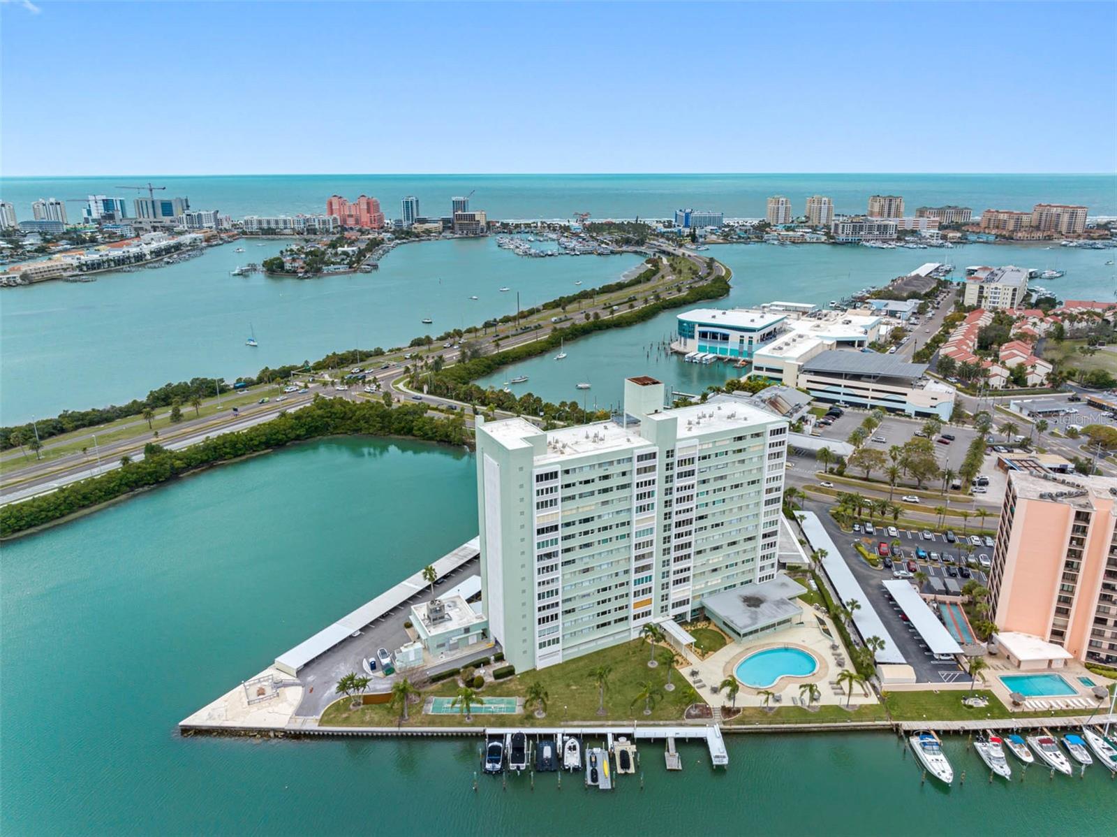 Image 45 of 60 For 31 Island Way 1507