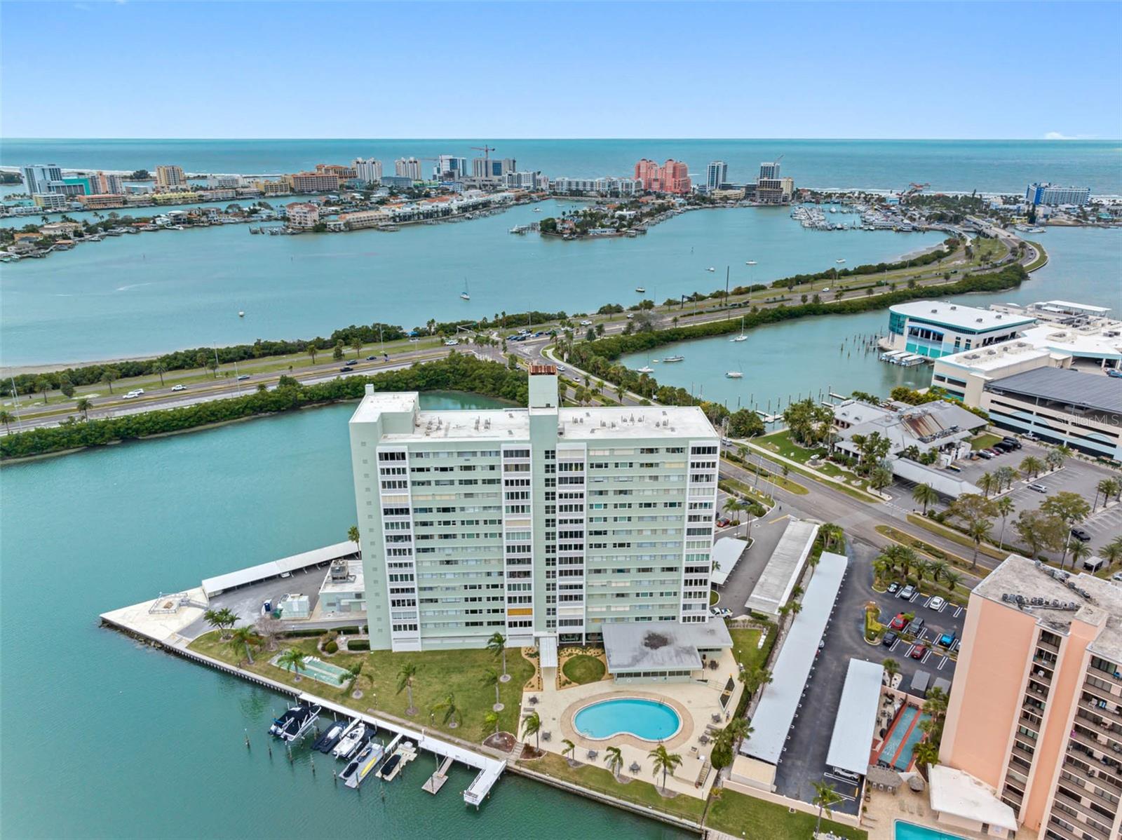 Image 46 of 60 For 31 Island Way 1507