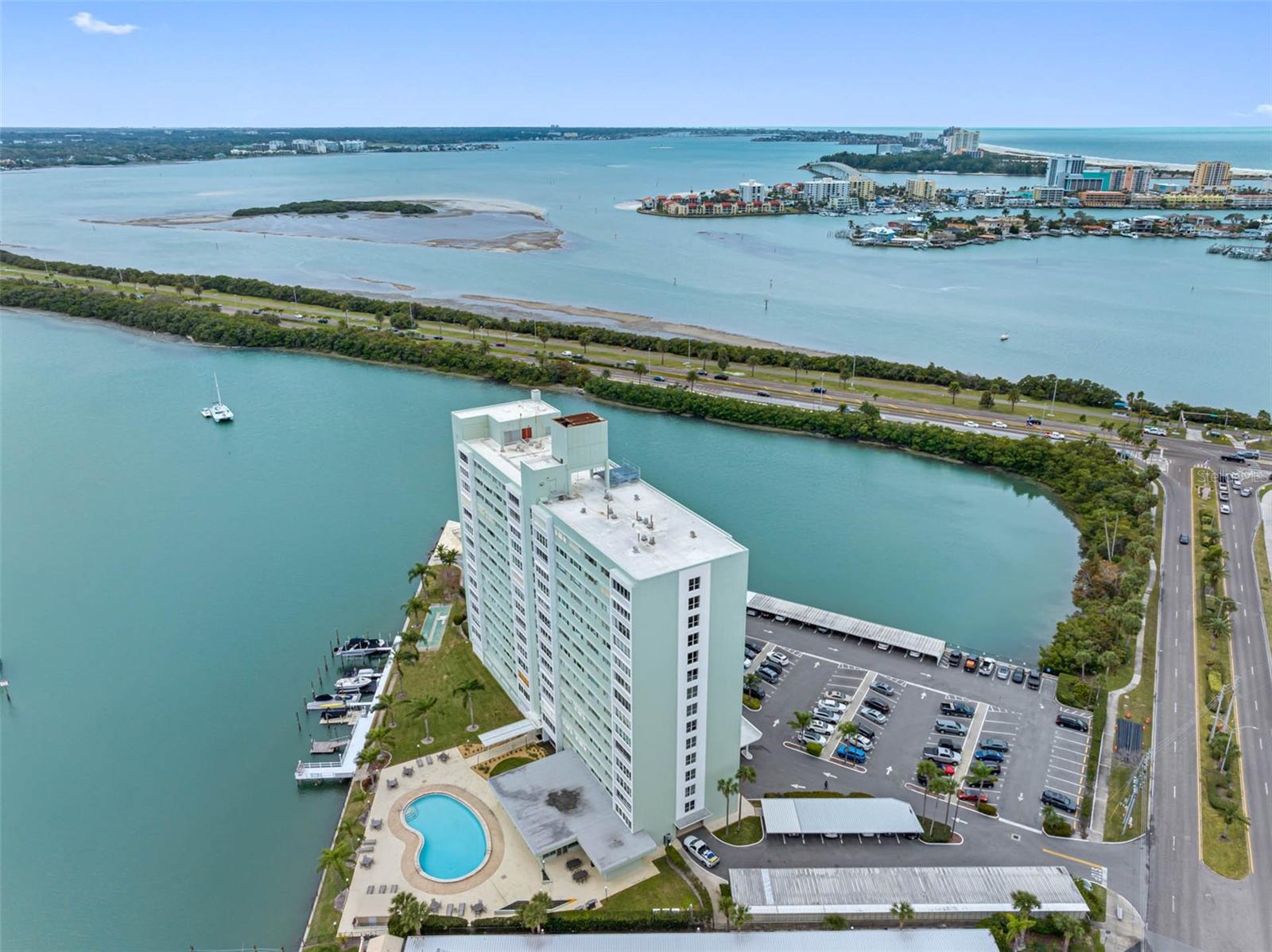 Image 48 of 60 For 31 Island Way 1507