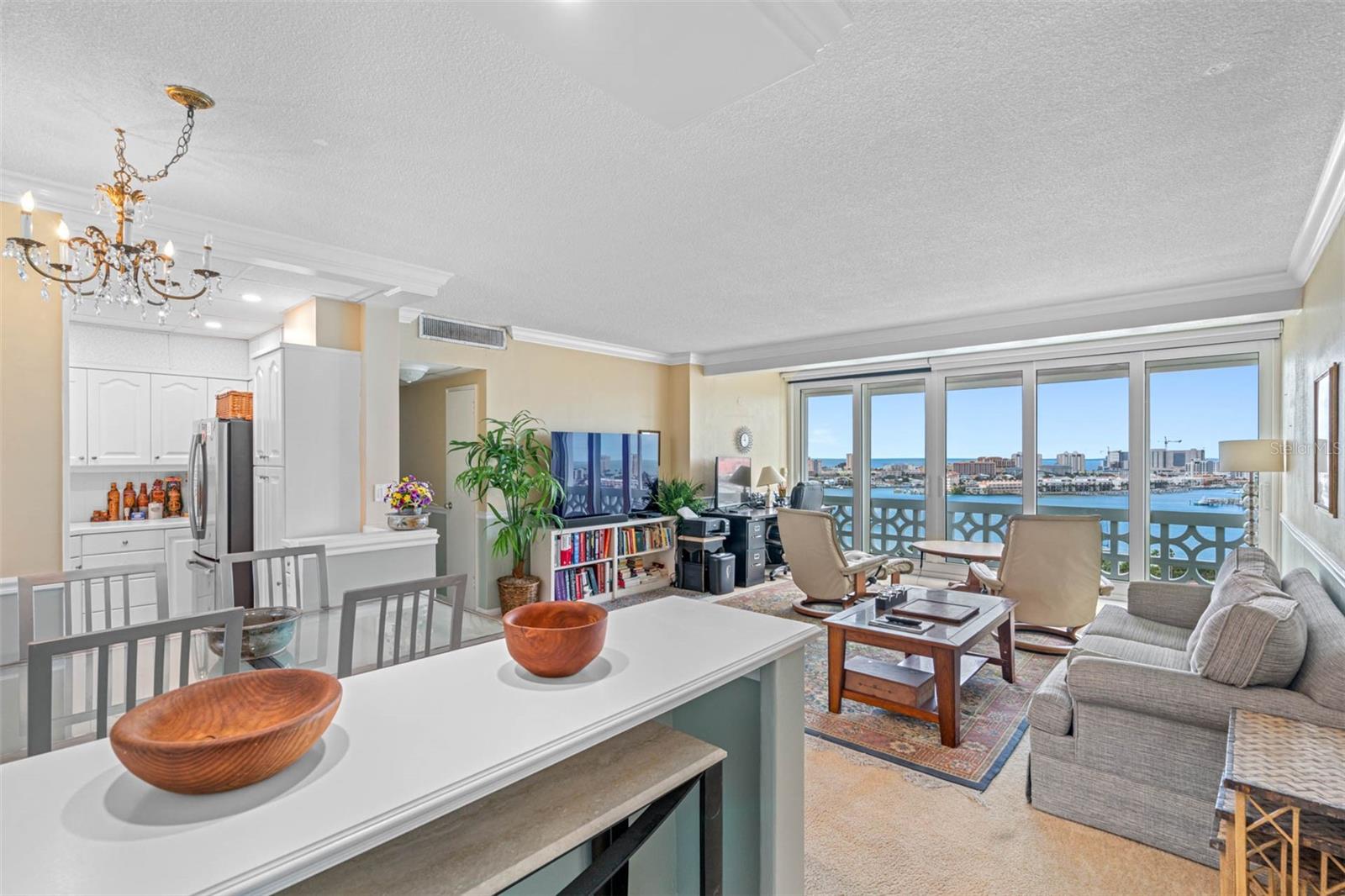 Image 5 of 60 For 31 Island Way 1507