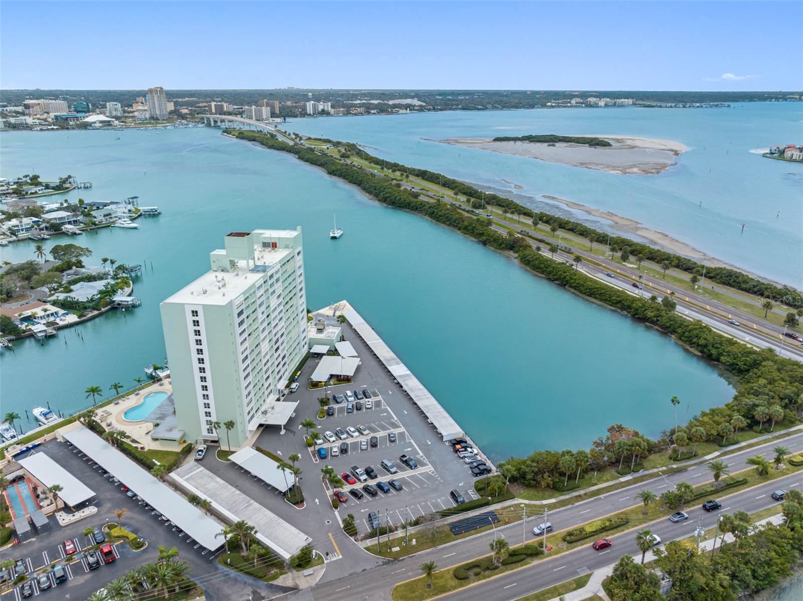Image 50 of 60 For 31 Island Way 1507