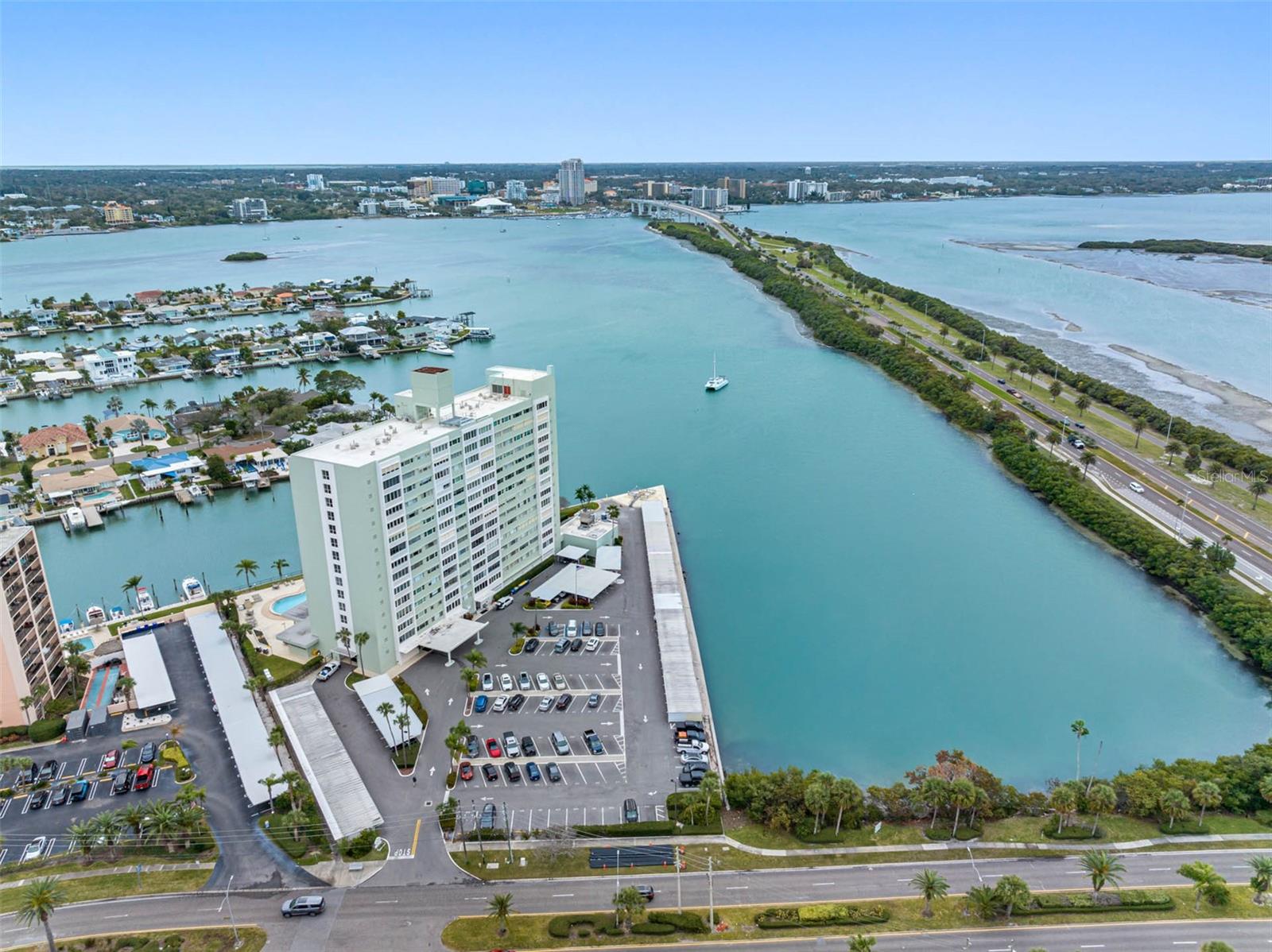 Image 52 of 60 For 31 Island Way 1507