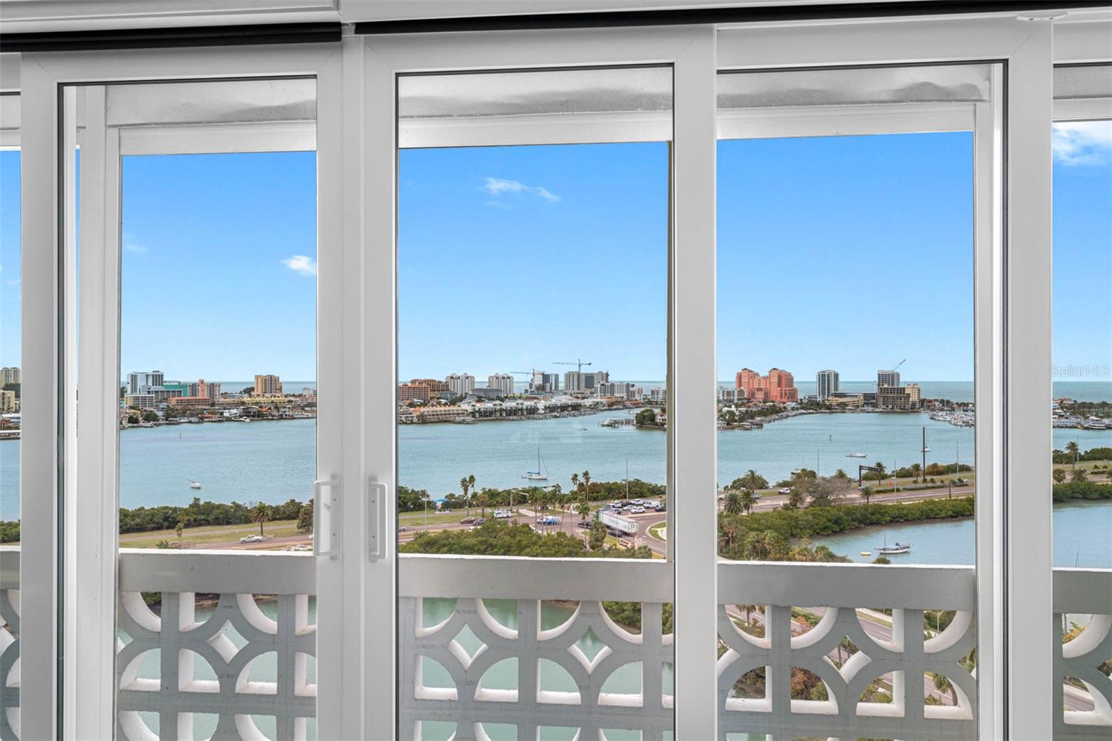 Image 7 of 60 For 31 Island Way 1507