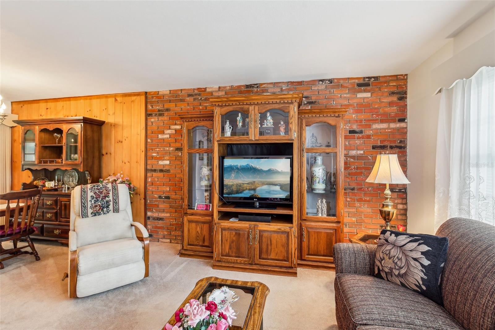 Listing photo id 8 for 403 Westbrook Avenue