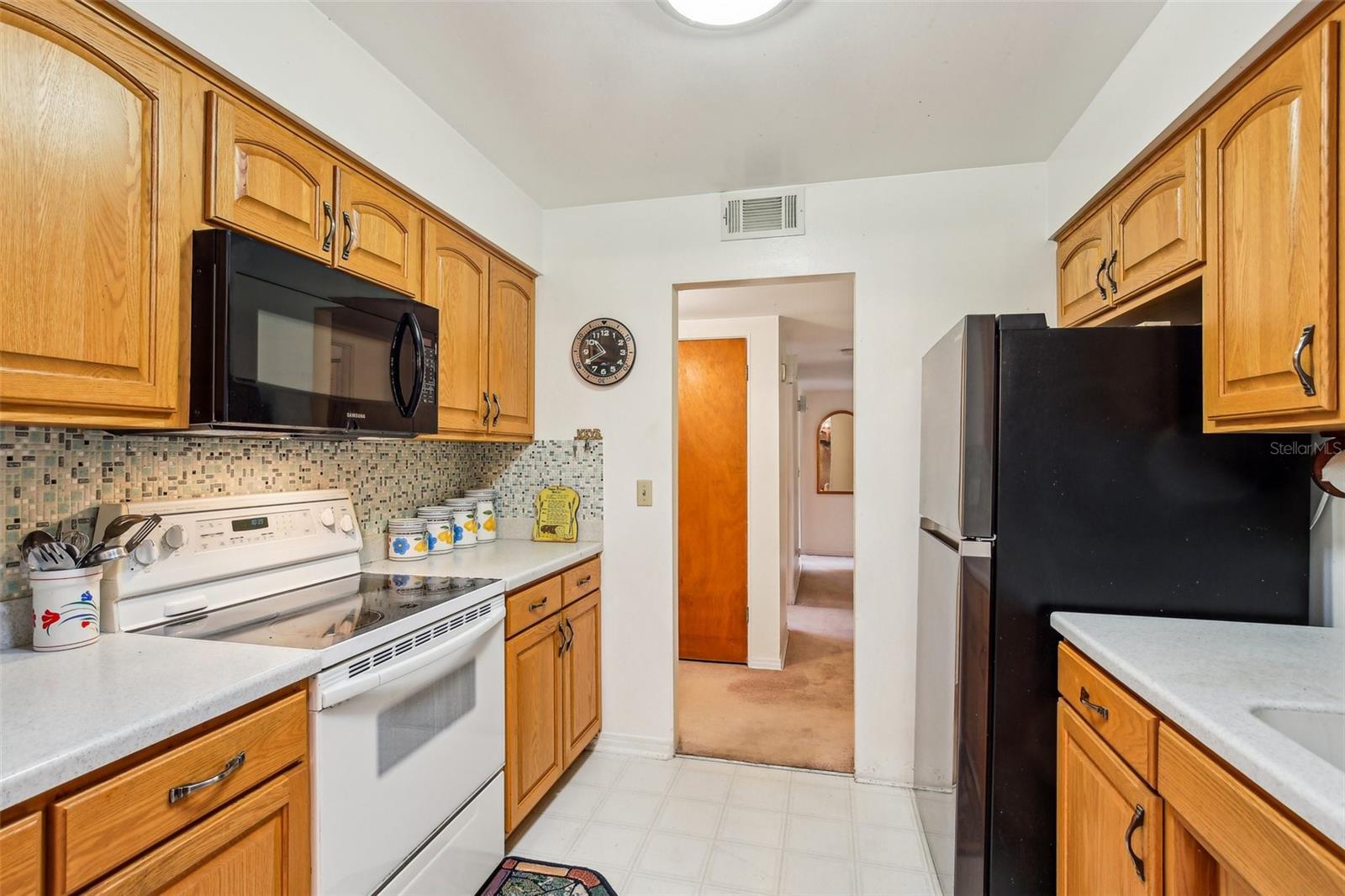 Listing photo id 12 for 403 Westbrook Avenue