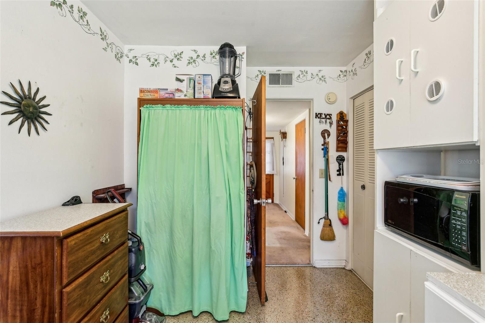 Listing photo id 16 for 403 Westbrook Avenue