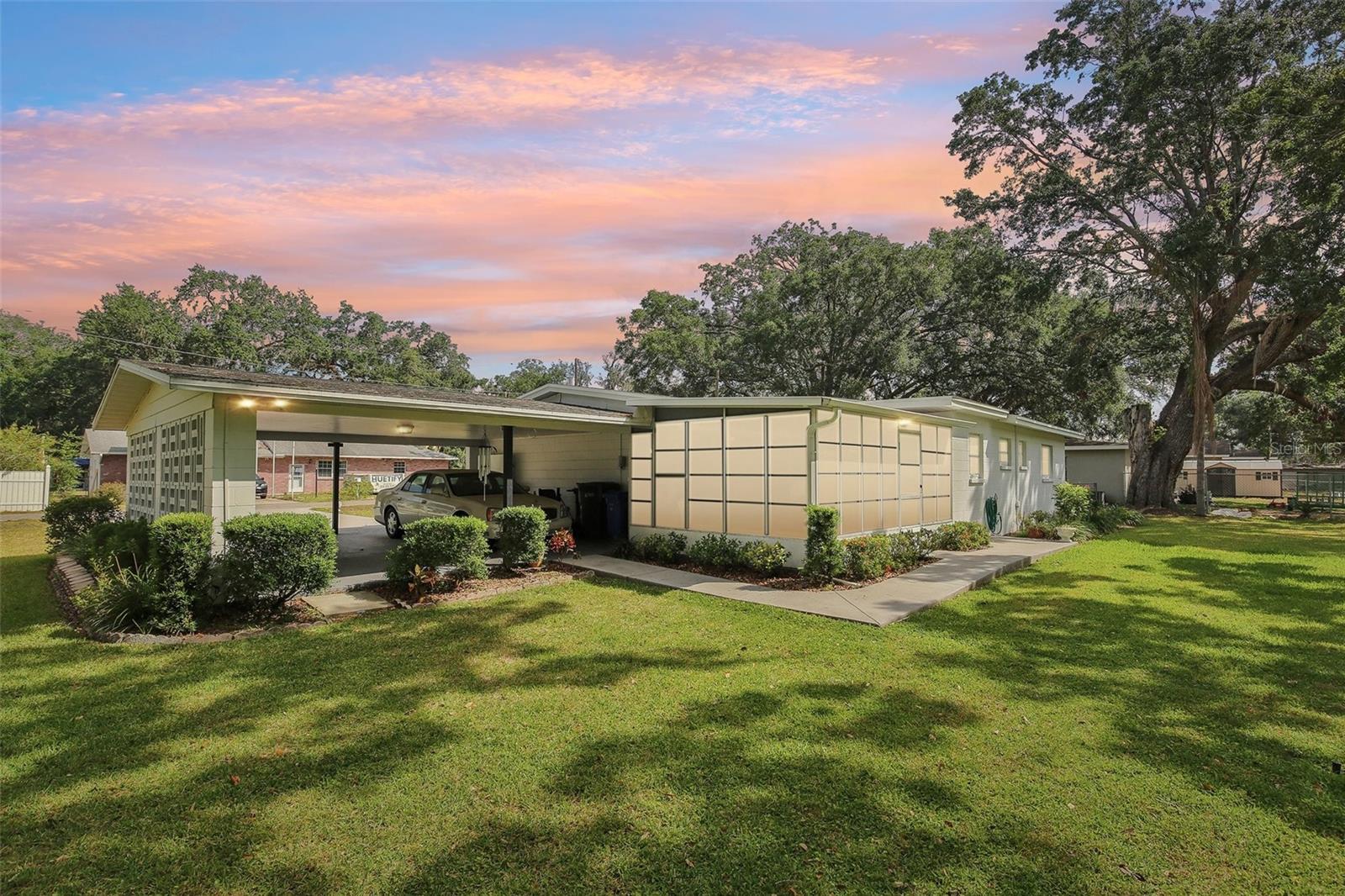 Listing photo id 0 for 403 Westbrook Avenue