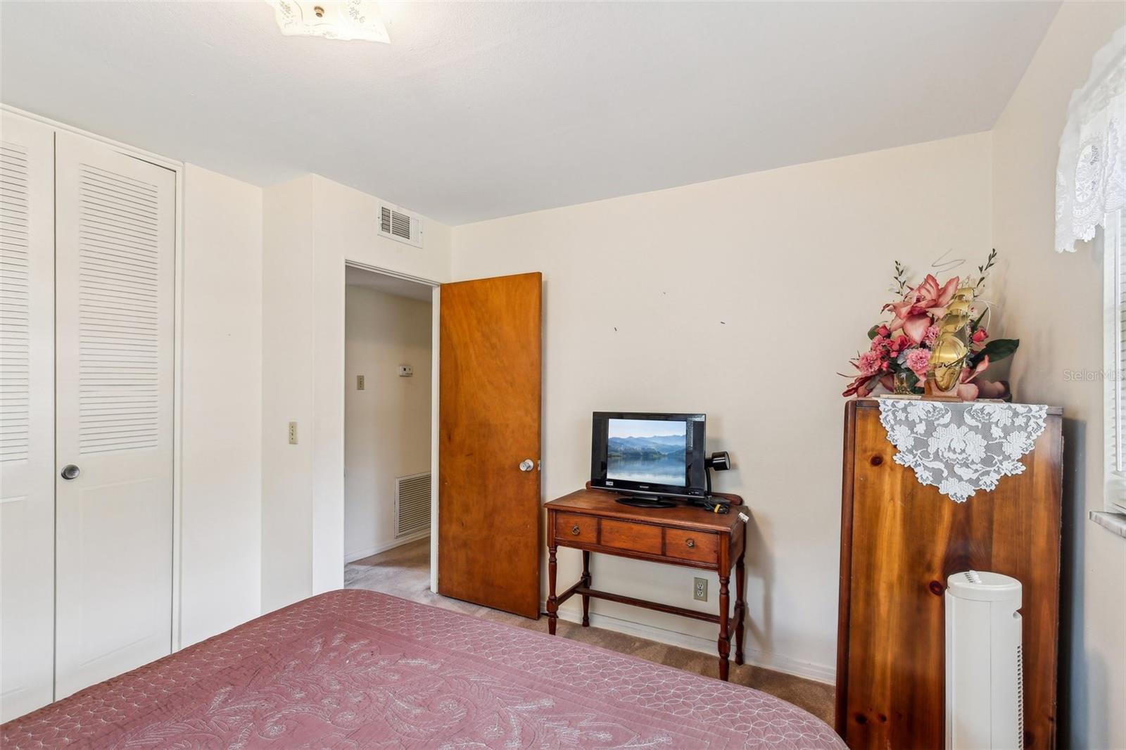 Listing photo id 26 for 403 Westbrook Avenue