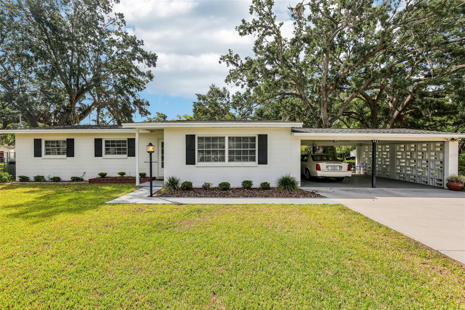 Listing photo id 1 for 403 Westbrook Avenue