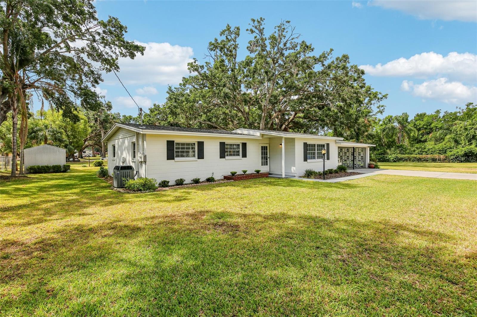 Listing photo id 2 for 403 Westbrook Avenue