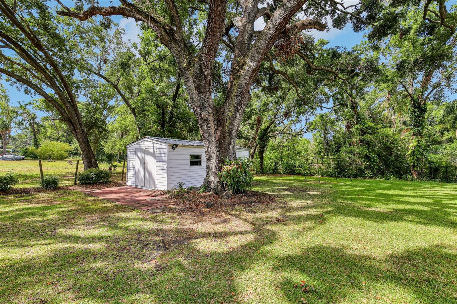 Listing photo id 39 for 403 Westbrook Avenue