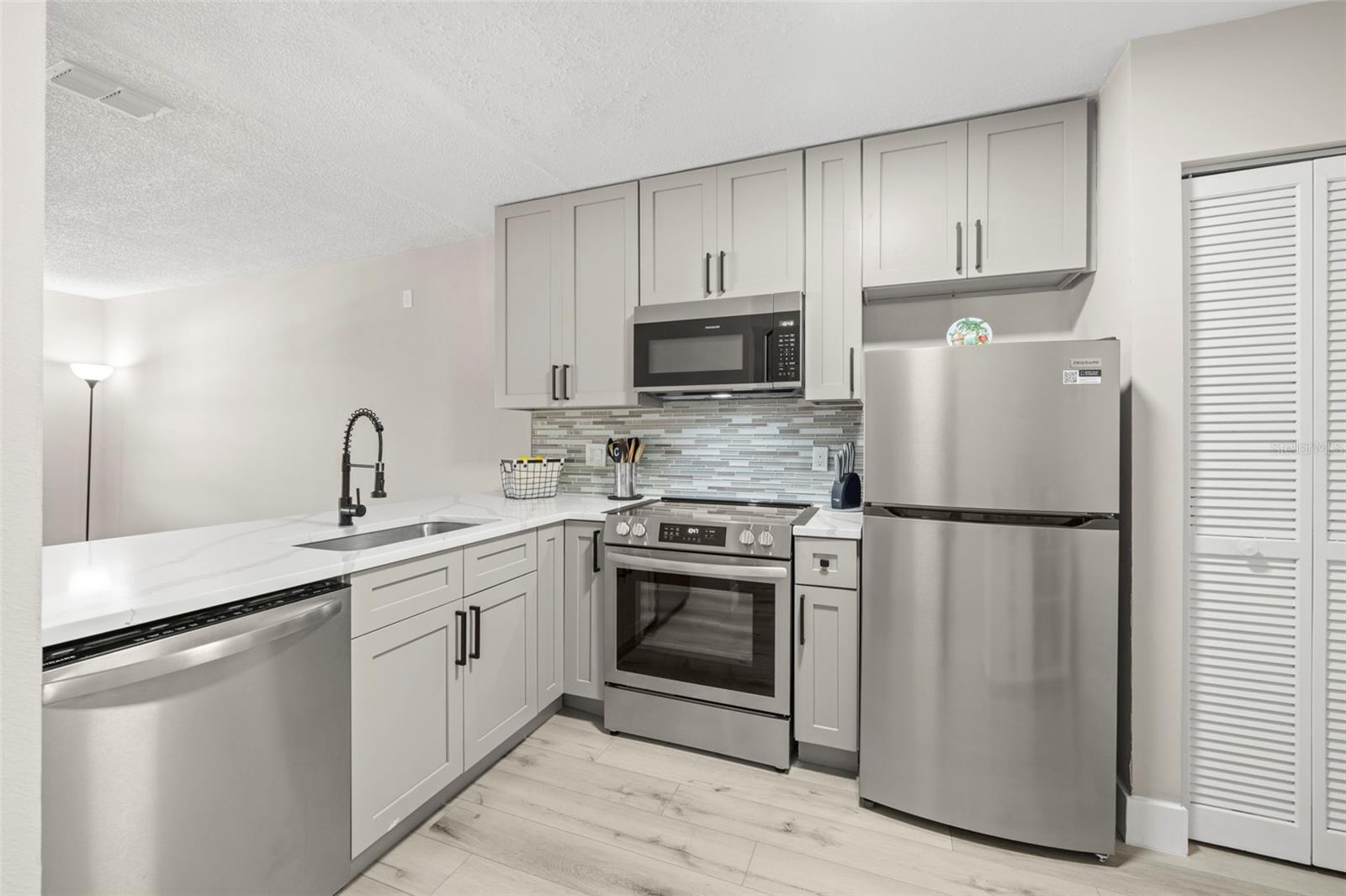 Image 10 of 30 For 13250 Ridge Road 4b3