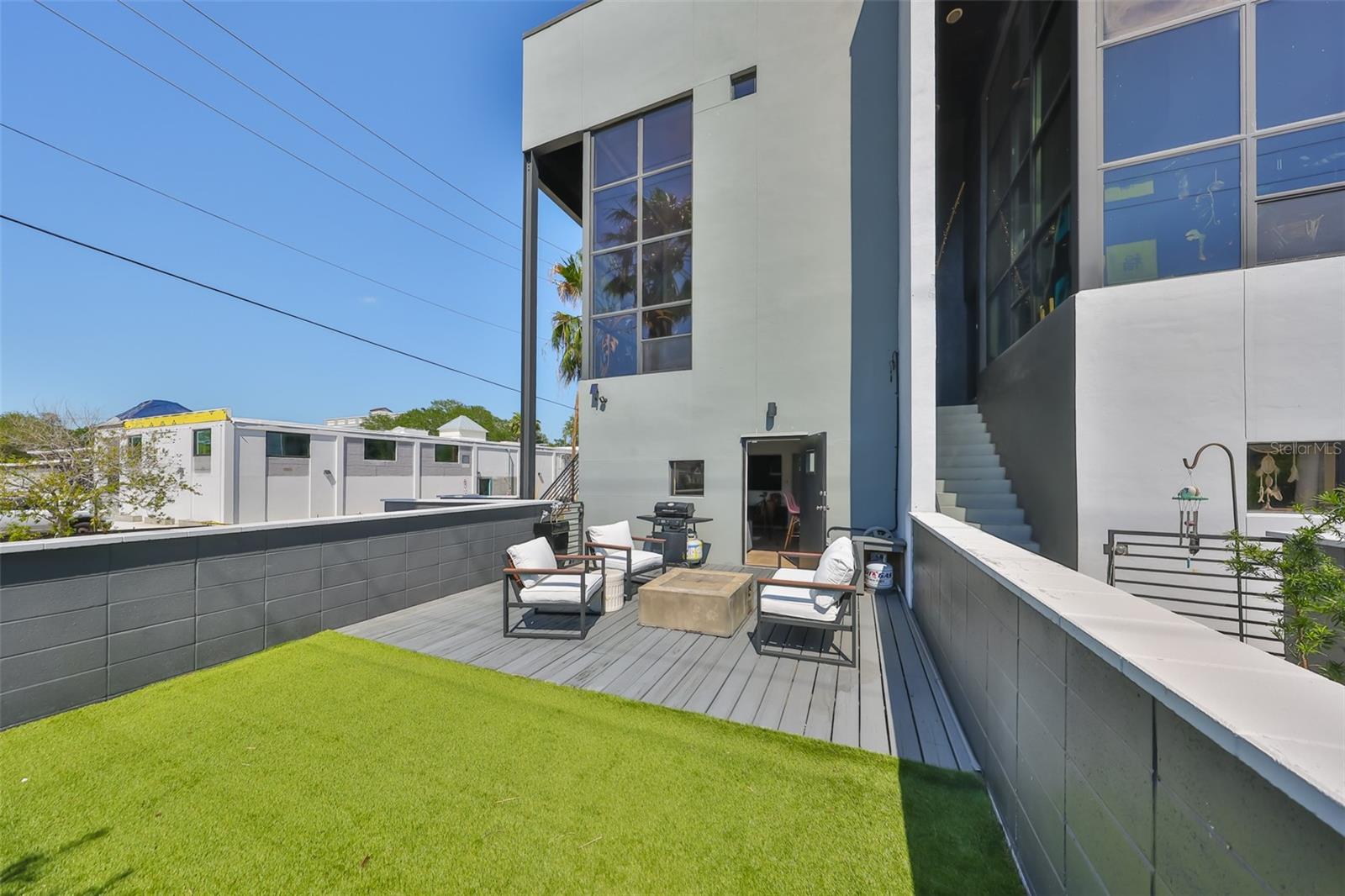 Image 5 of 39 For 3012 Barcelona Street 7