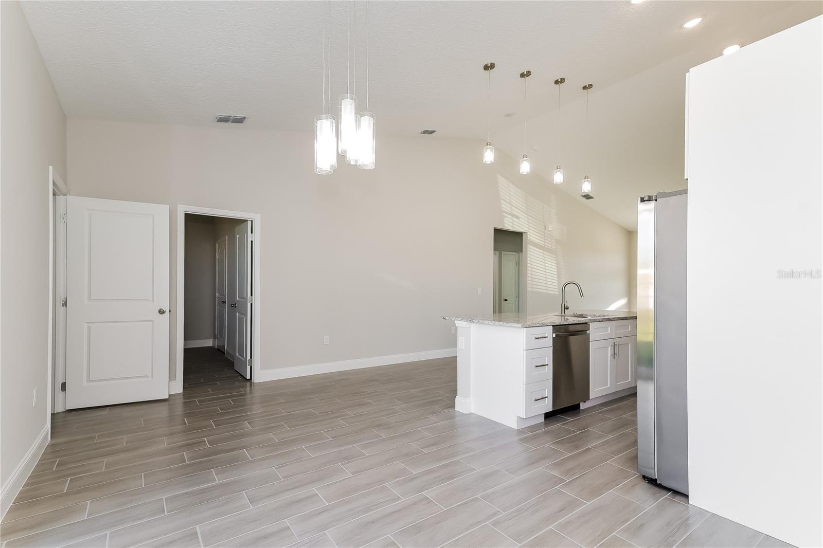 Image 4 of 15 For 920 Derbyshire Drive