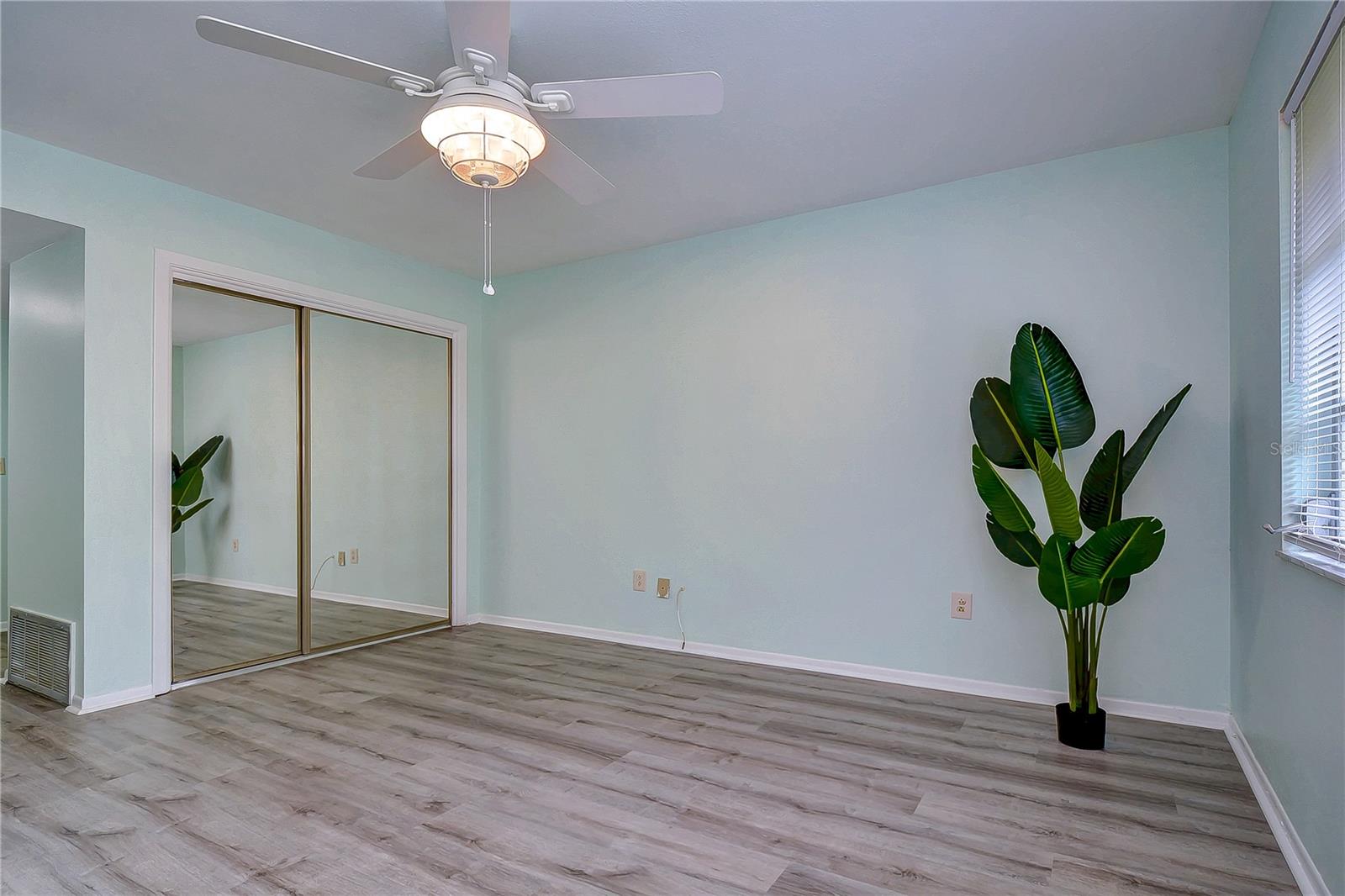 Image 27 of 35 For 1515 Bayshore Boulevard 18