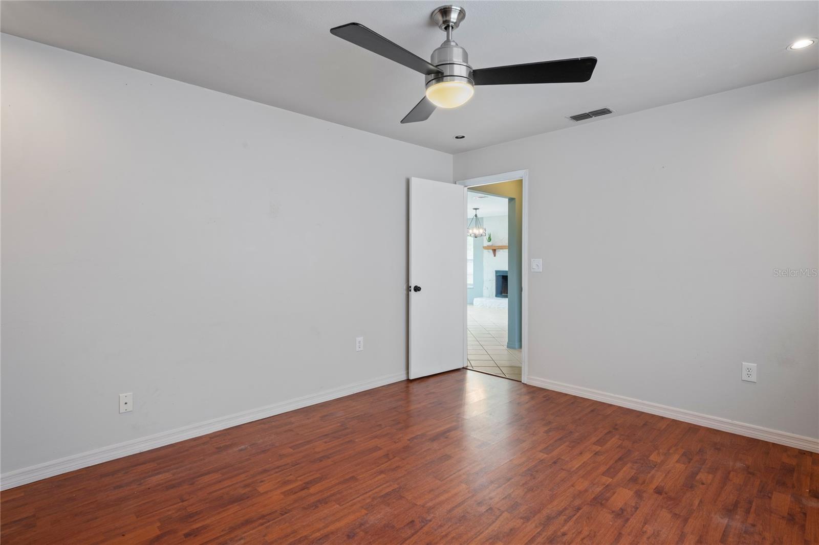 Image 22 of 42 For 3353 Montano Avenue