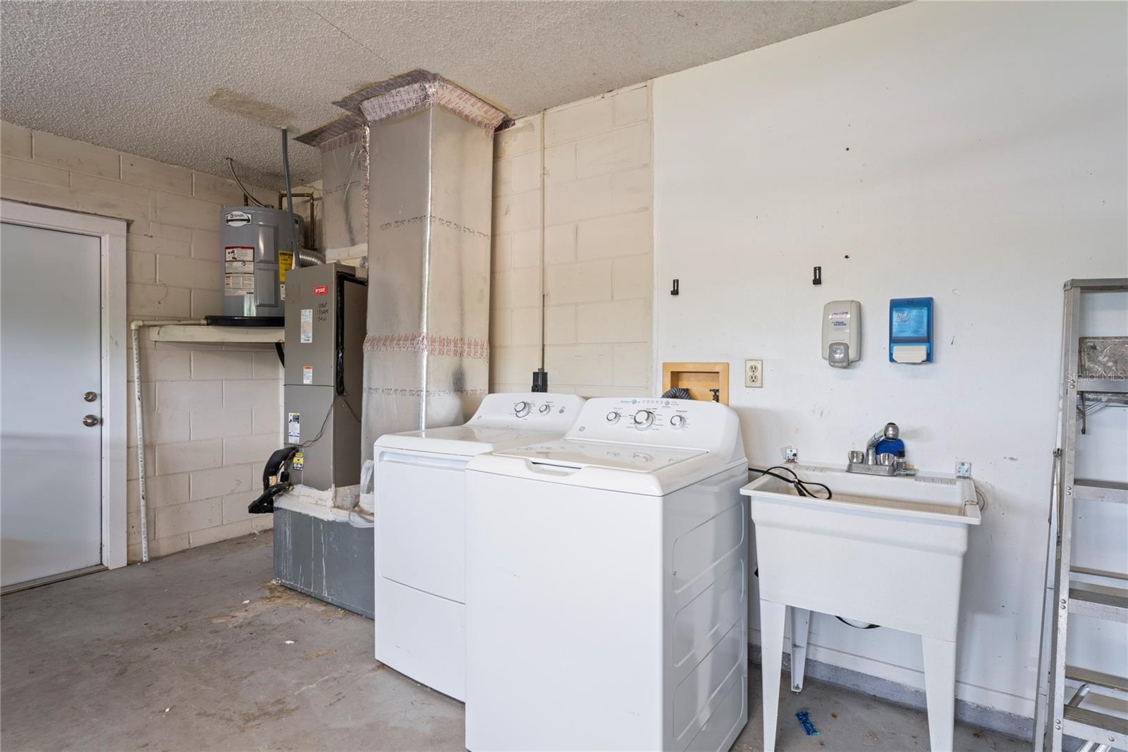 Image 33 of 42 For 3353 Montano Avenue