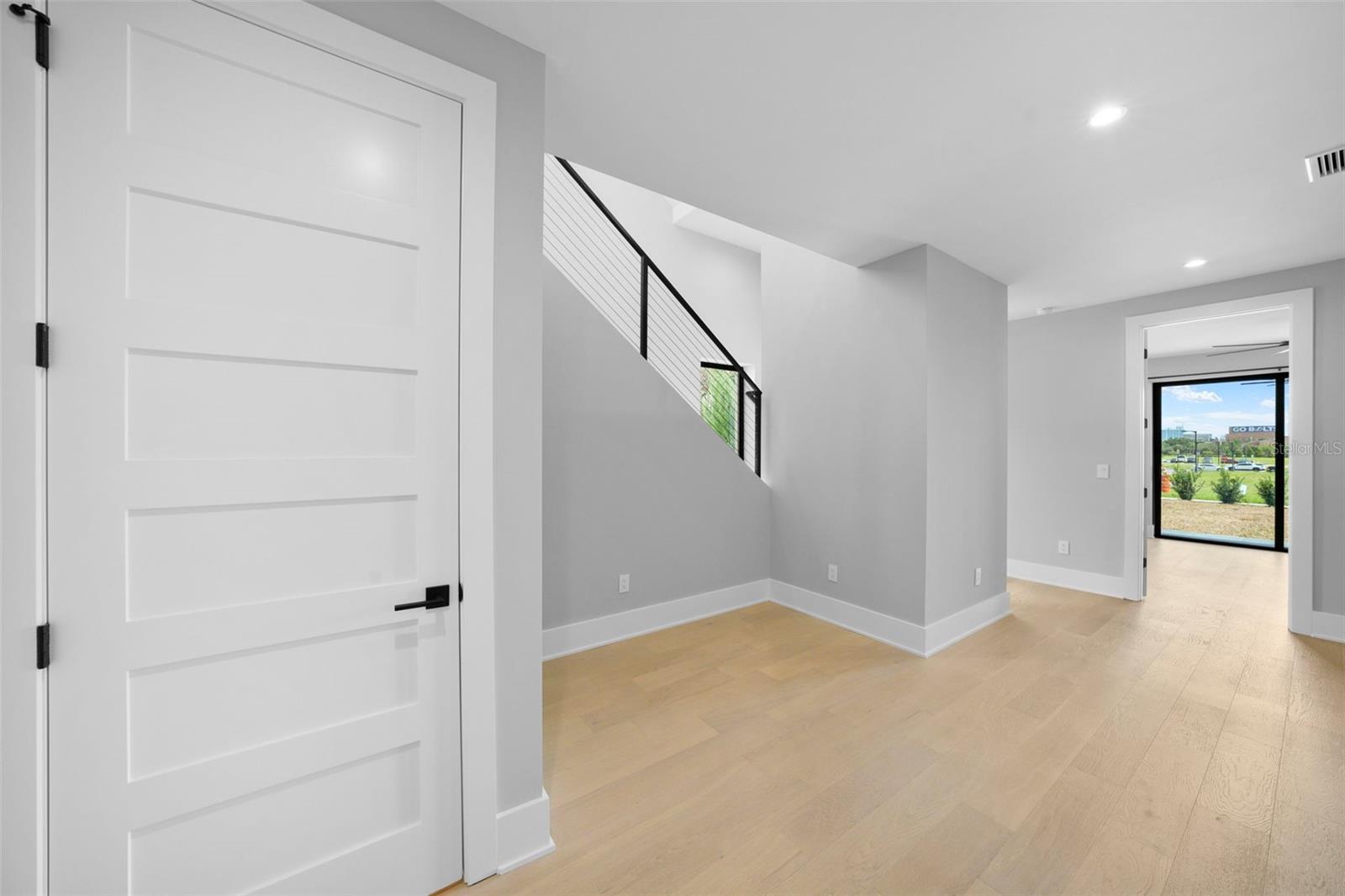 Image 24 of 100 For 501 Ross Avenue 2