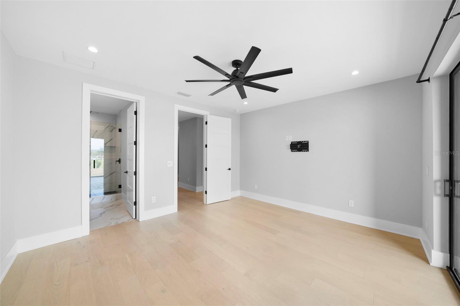 Image 26 of 100 For 501 Ross Avenue 2