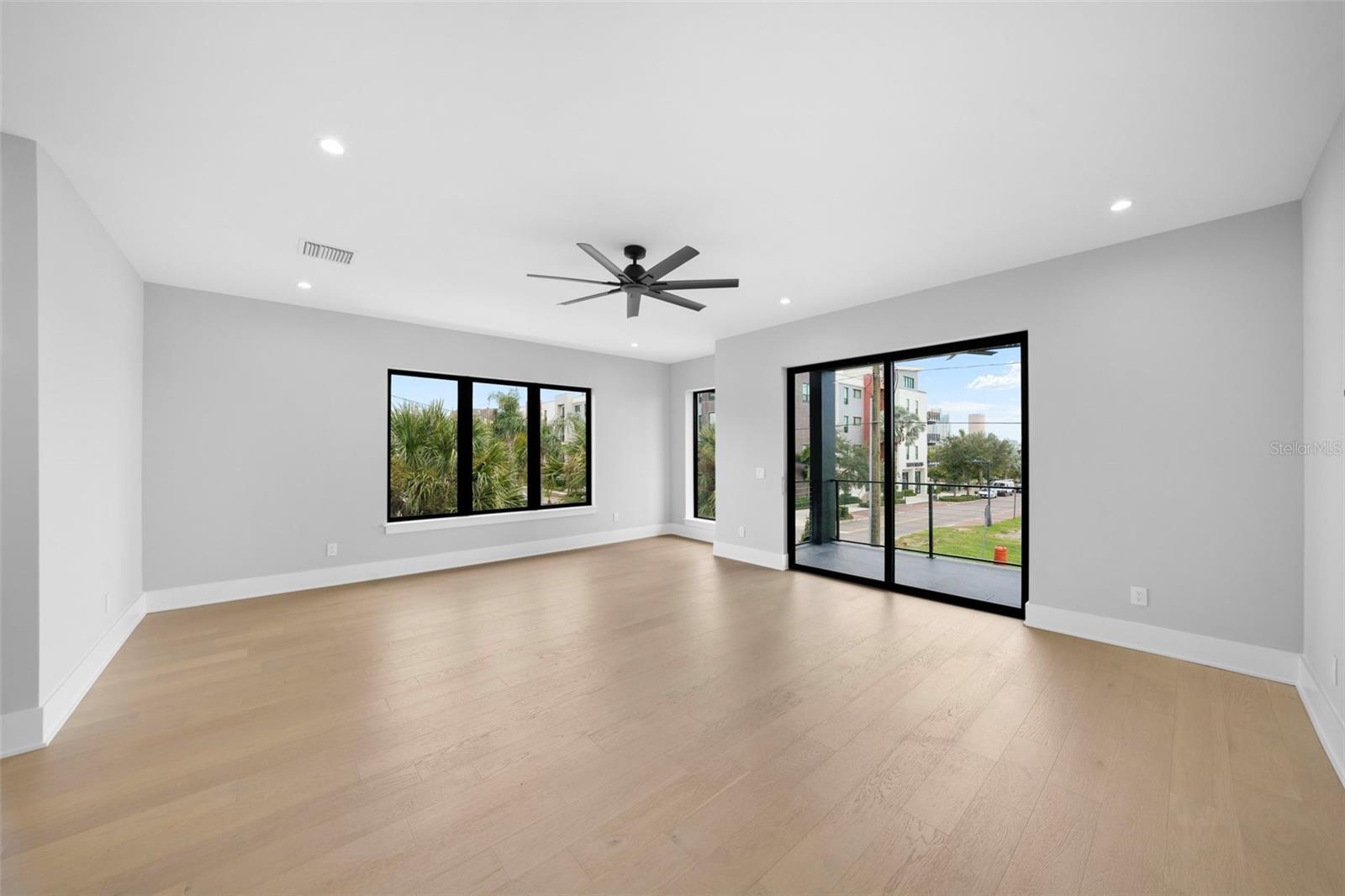 Image 37 of 100 For 501 Ross Avenue 2