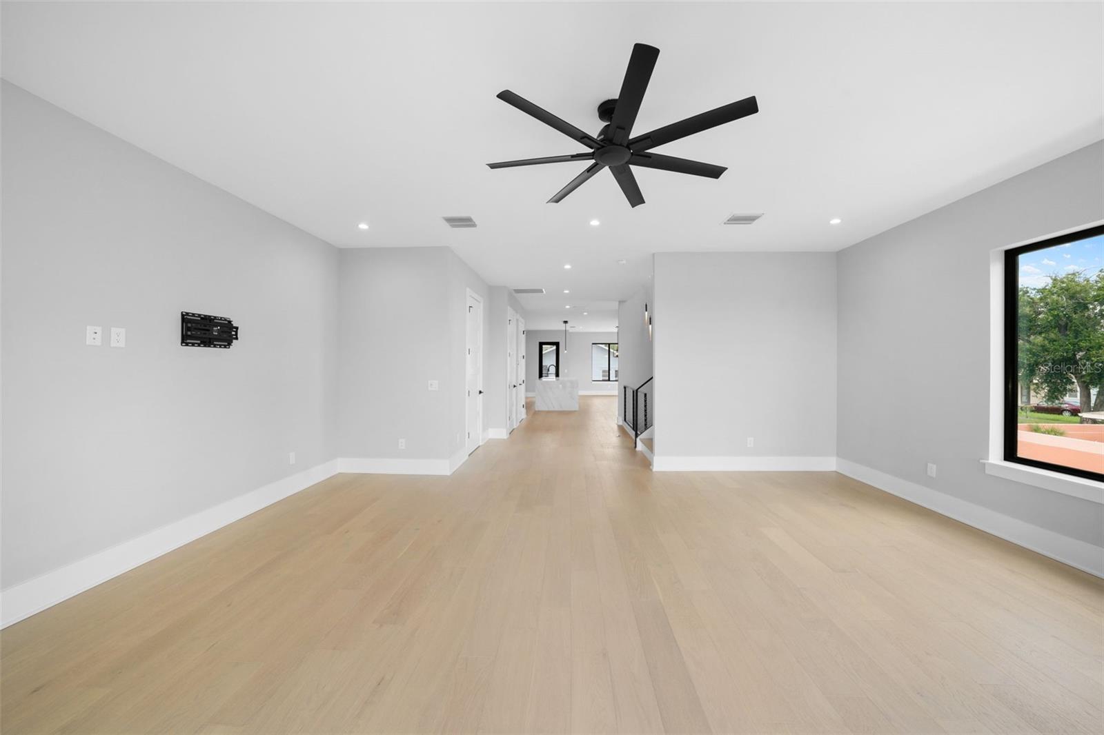 Image 41 of 100 For 501 Ross Avenue 2