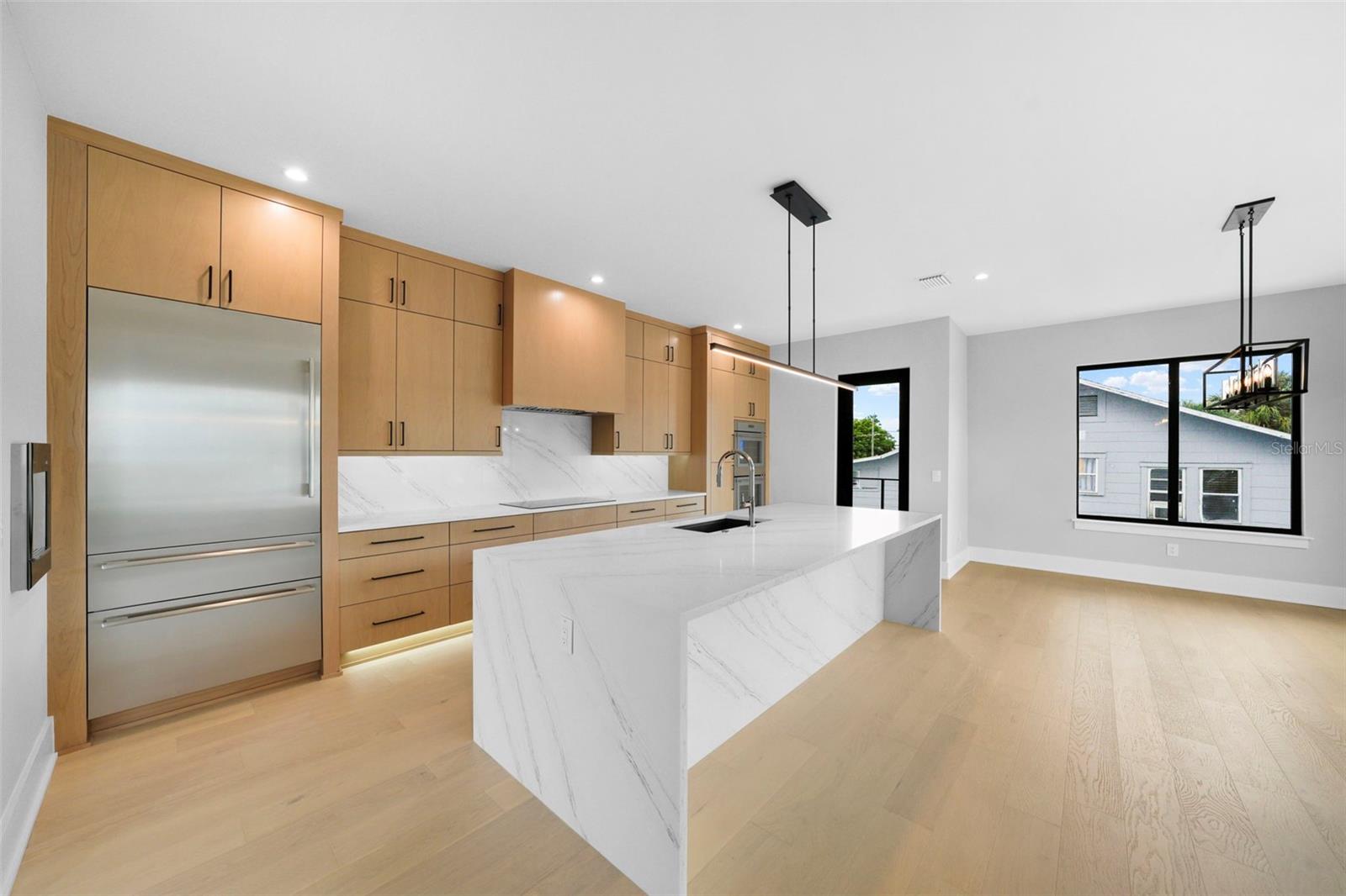 Image 54 of 100 For 501 Ross Avenue 2