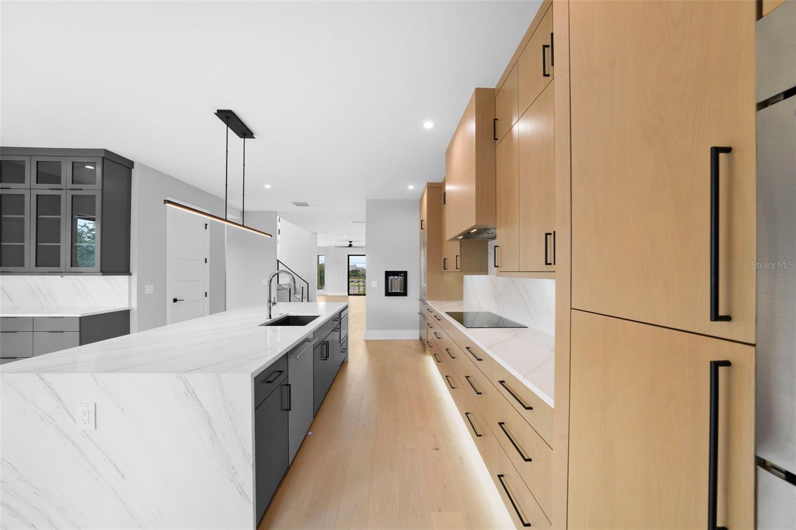Image 62 of 100 For 501 Ross Avenue 2