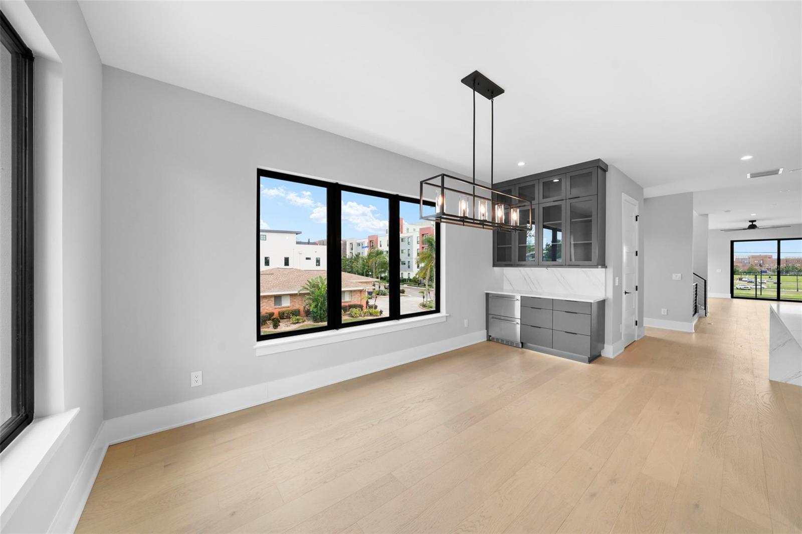 Image 66 of 100 For 501 Ross Avenue 2