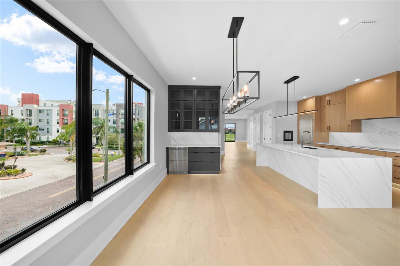 Image 68 of 100 For 501 Ross Avenue 2