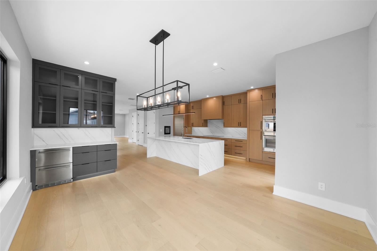 Image 69 of 100 For 501 Ross Avenue 2