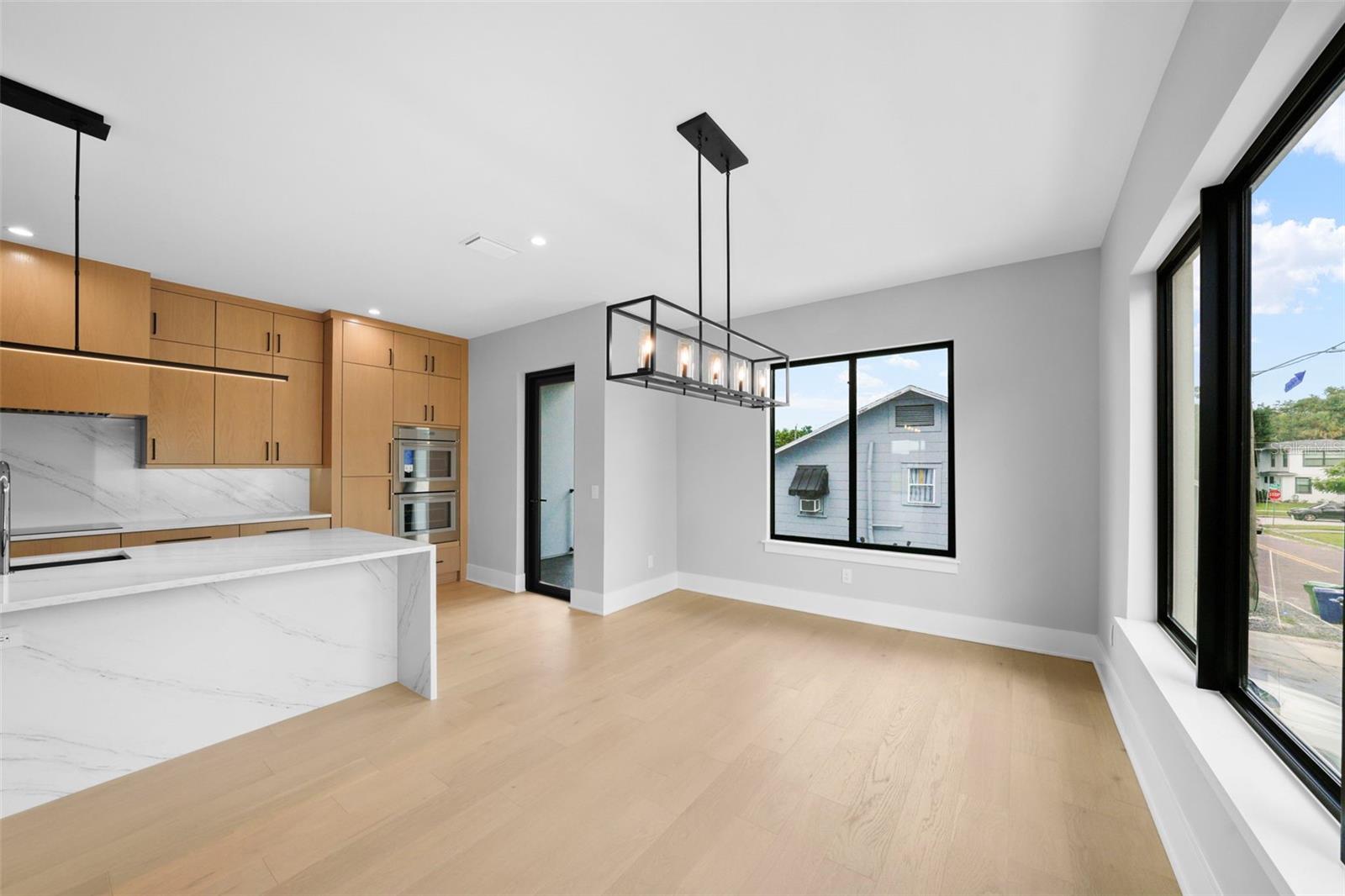 Image 70 of 100 For 501 Ross Avenue 2